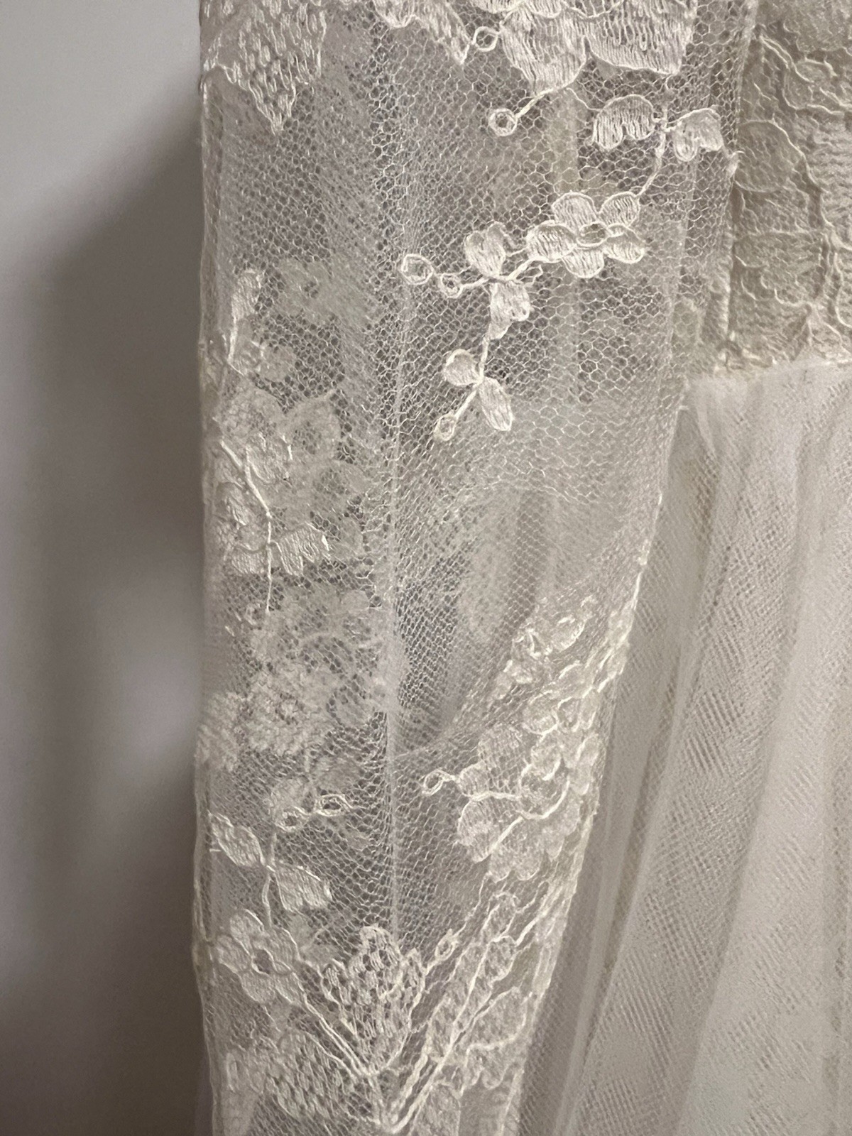 VTG 1950s 60s Lace Tea Length Wedding Dress XS Audrey Hepburn Modest MCM Bride