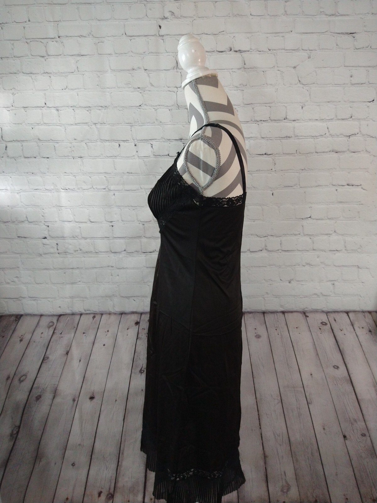 EUC women’s VINTAGE HONEY TRIQUE GILEAD black full slip dress – SIZE 36
