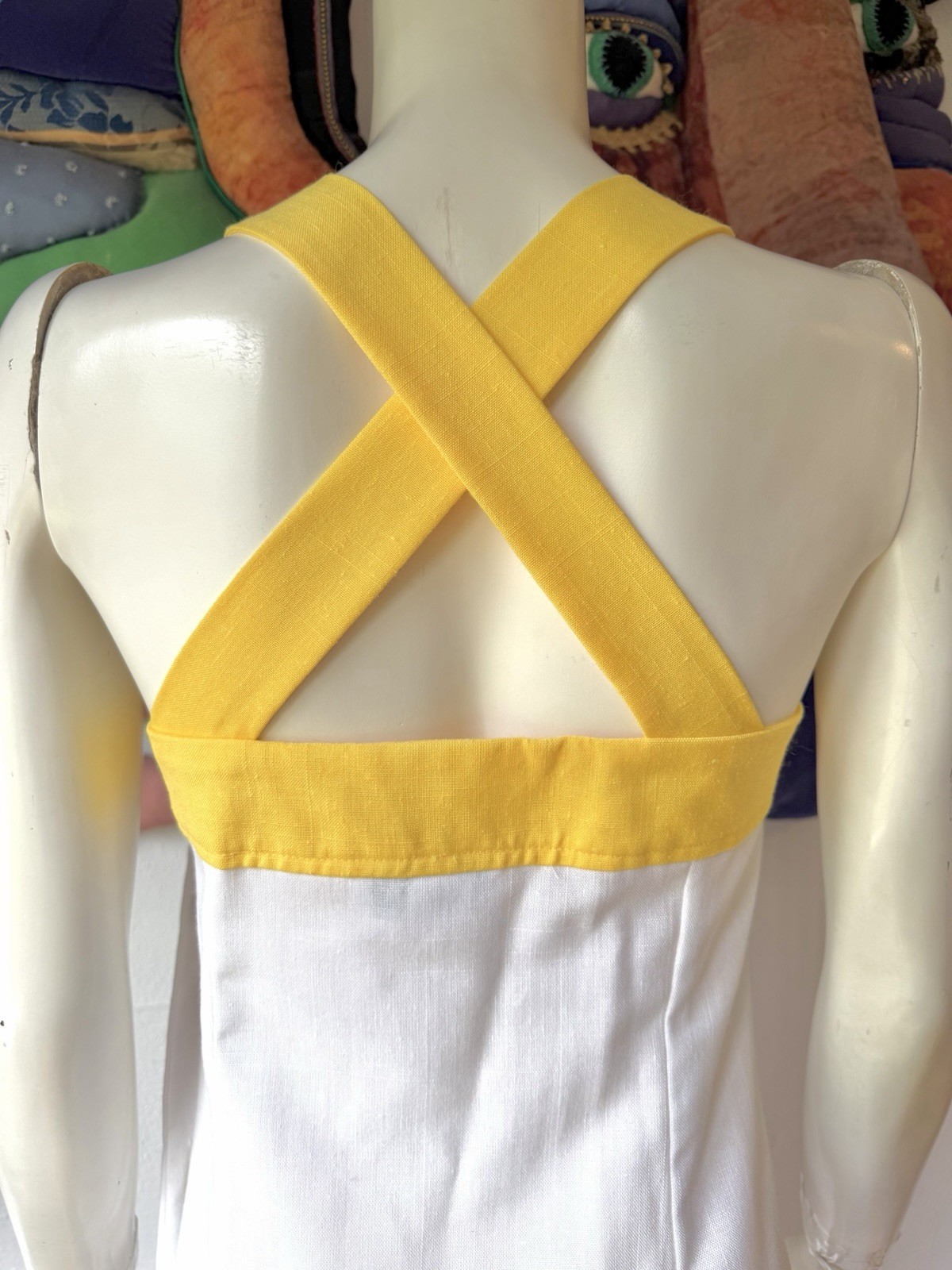 Vintage 1970s 1980s SIDE BUTTON DRESS Cotton White Yellow ‘Pedestal’ Cross Back