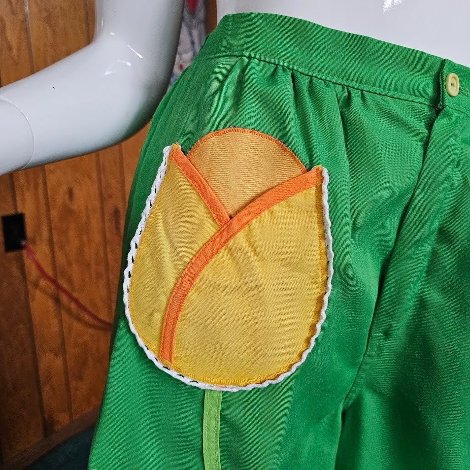 Vintage 1960s Hippie Novelty Tulip Applique Pocket Culotte Gaucho Shorts S/M