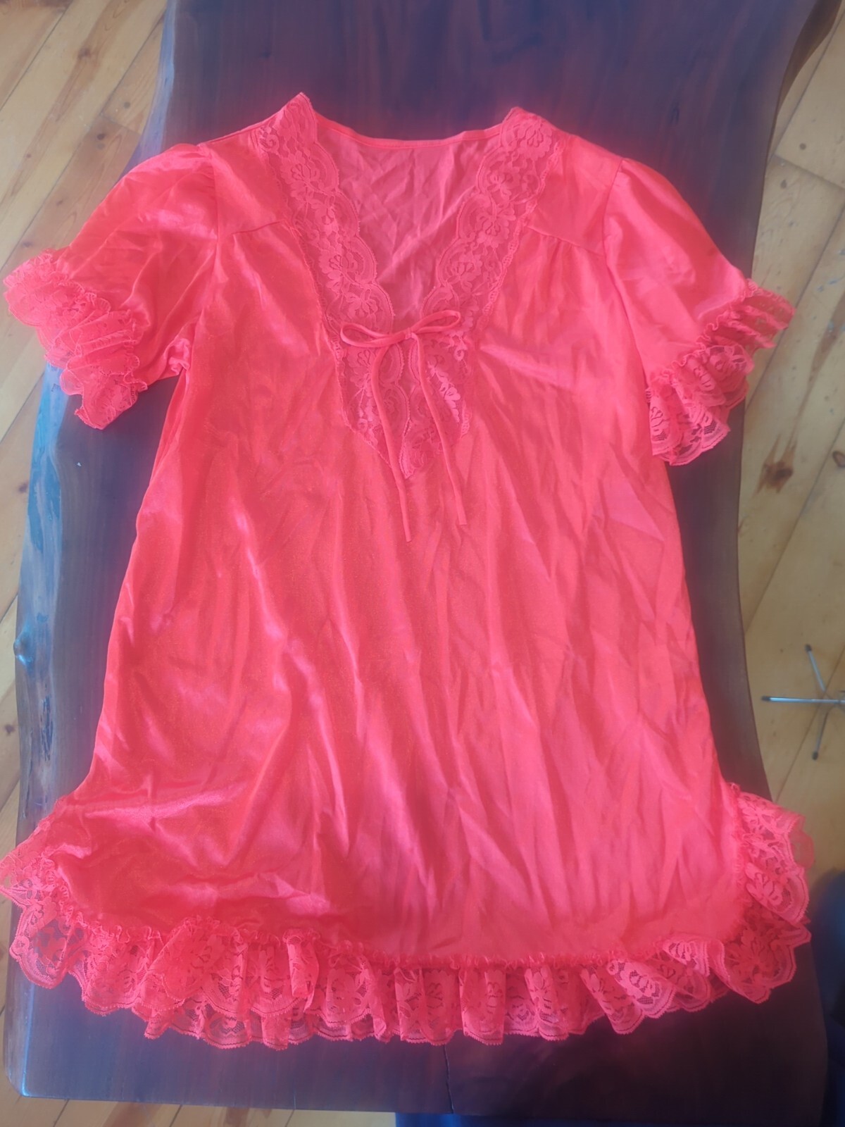 VINTAGE LADY CAMEO RED SIZE MEDIUM BABYDOLL NIGHTGOWN #39310 Peekaboo Retro