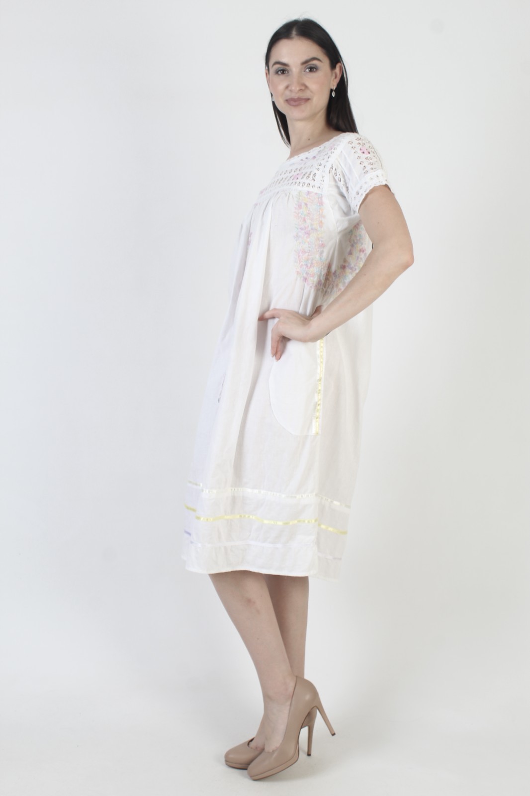Vtg White Cotton Oaxacan Dress Pastel Embroidered Crochet Mexican Pocket Kaftan