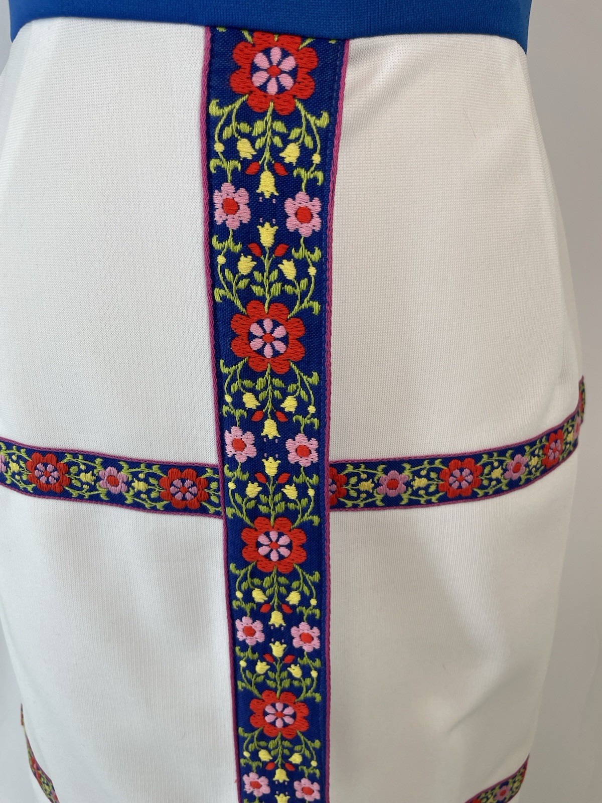 Vintage 70s Weeks Tres Chic Sleeveless Maxi Dress Floral Embroidery Trim Sz Sm
