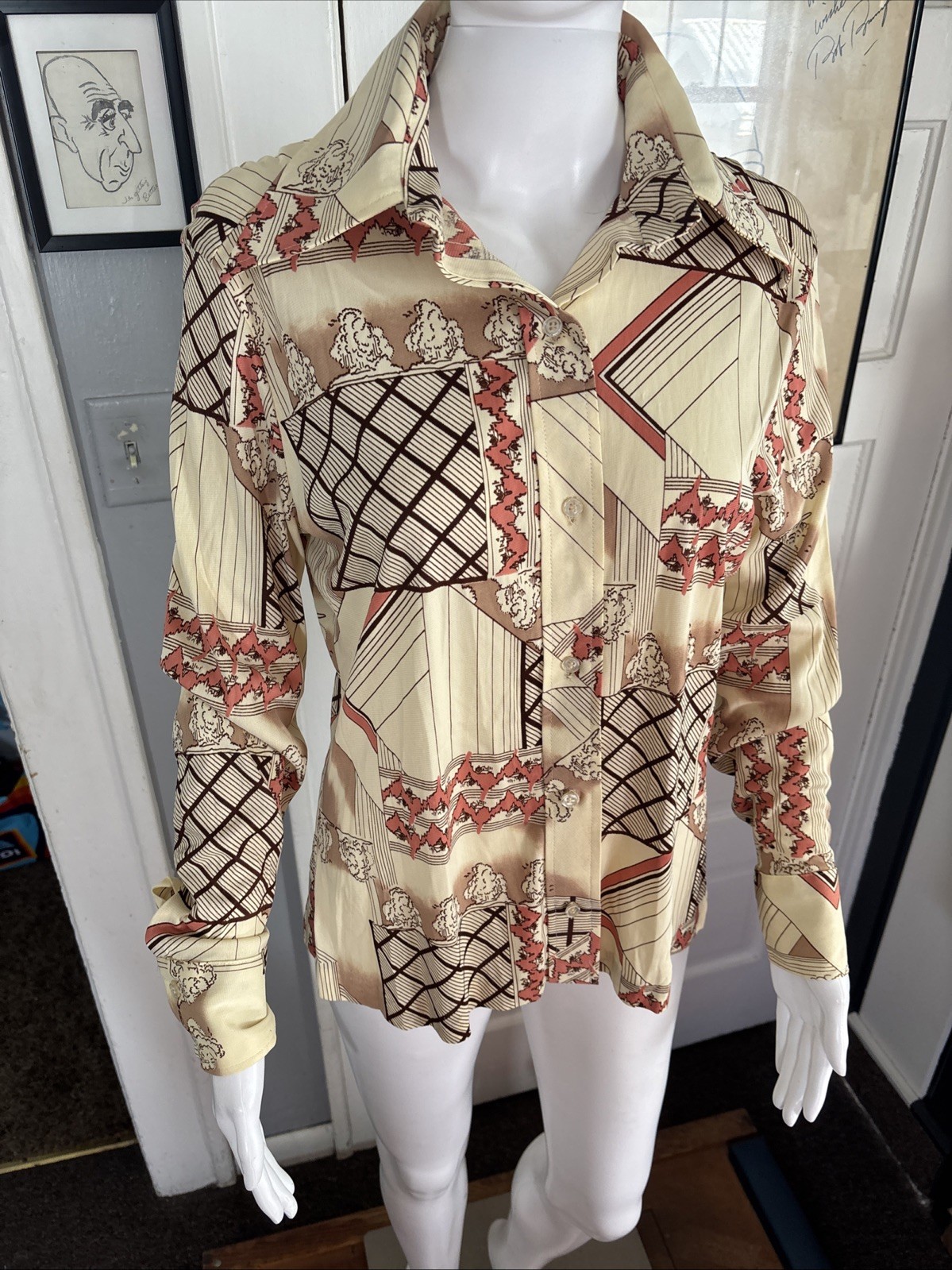 VTG 70s Women’s Disco Graphic Button Up Brown Pink LADY ARROW Dagger Collar