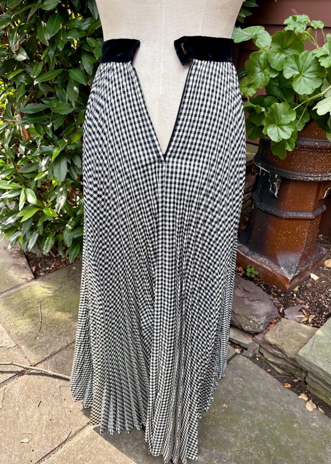 vintage SKIRT BLACK & WHITE CHECK Maxi Accordion Pleats FULL sweep velvet waist