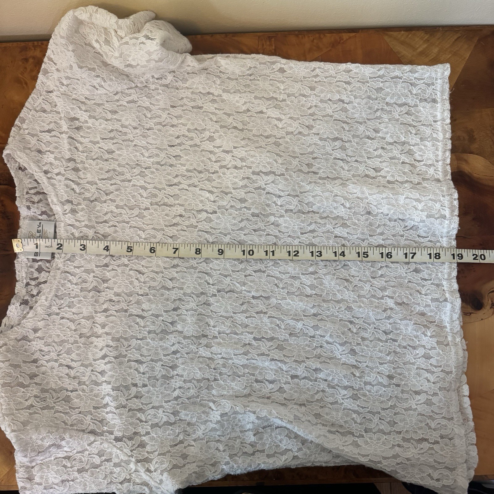 Vintage TR Bentley Lace Tunic Top Short Sleeve White Floral Party Cocktail
