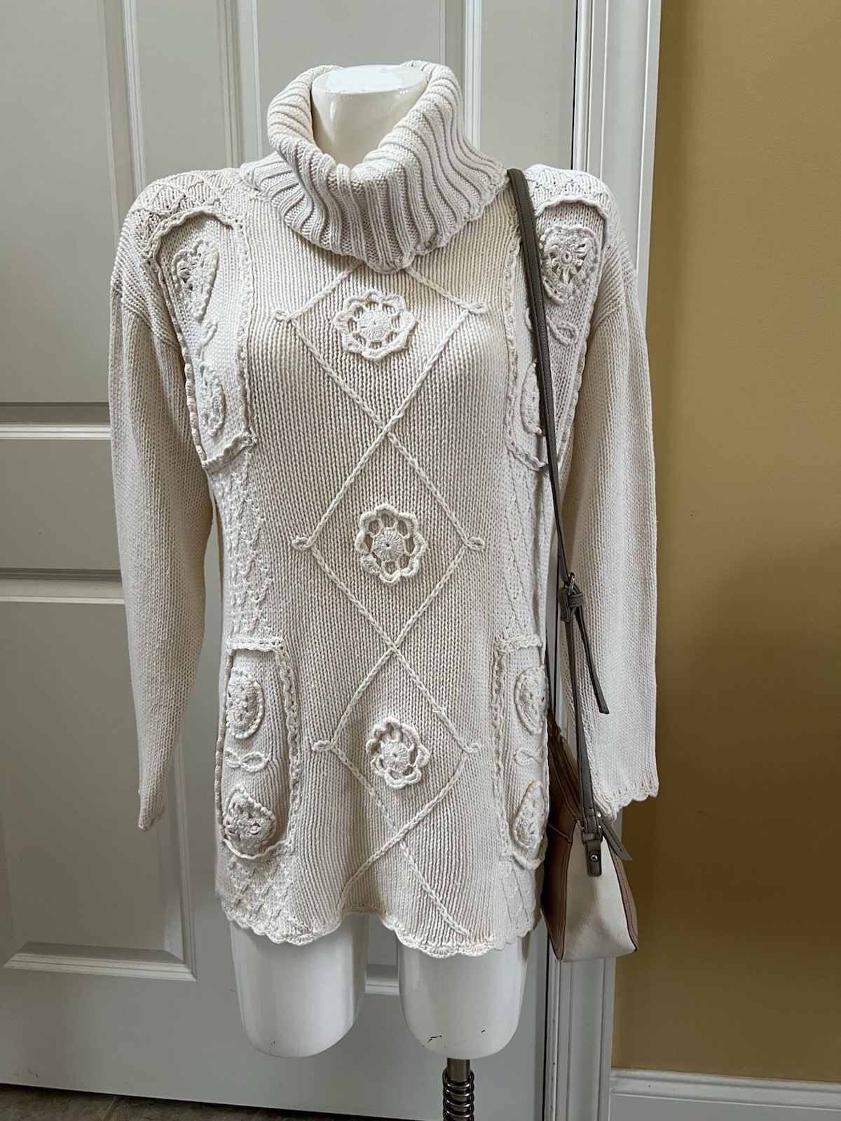 Vintage 90s Cottagecore Sweater W/Embroidered Flowers And Heats. Cotton/ramie