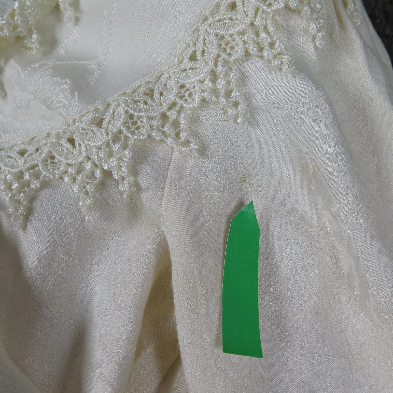 Vtg Cream Lace Dress Women’s size 5/6 Unbranded 80’s Soft Fabric Padded Shoulder
