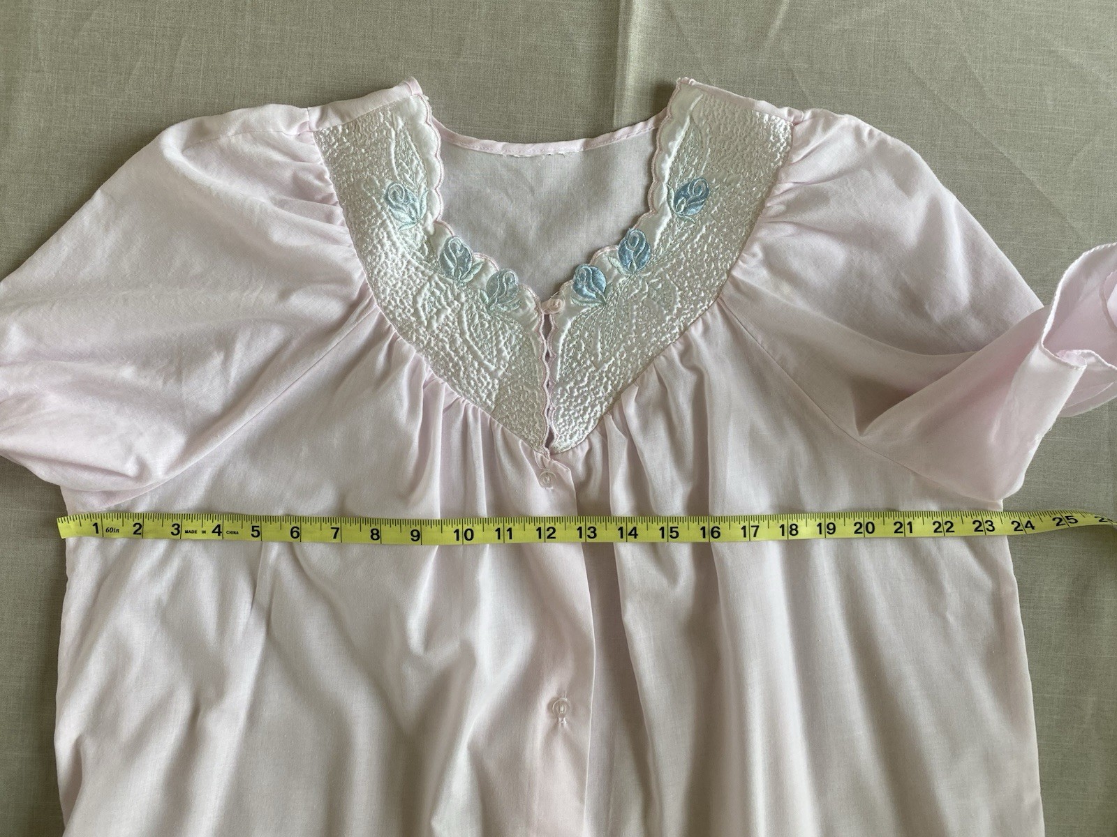 GORGEOUS VTG Pink Cotton Scalloped Embroidered Collar Nightgown Ruffled Sleeves