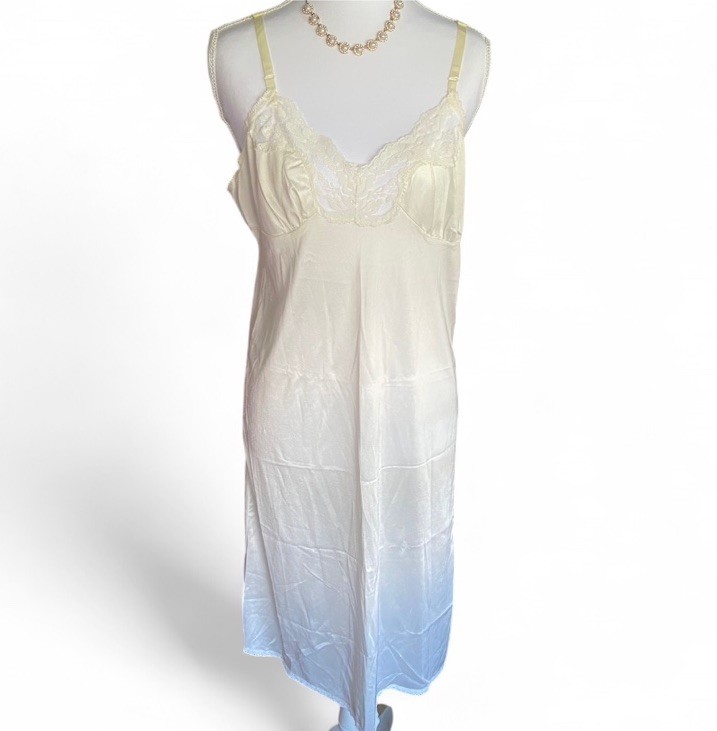 Vintage 1980s Simple Pleasures Ivory Lace V Neck Slip 36 Antron III