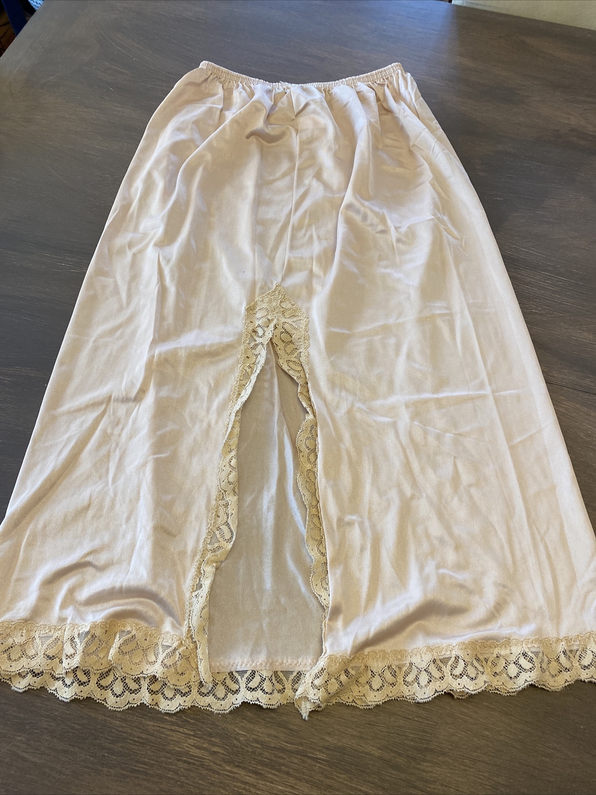Vintage VANITY FAIR BLUSH Half Slip Small Beige EUC