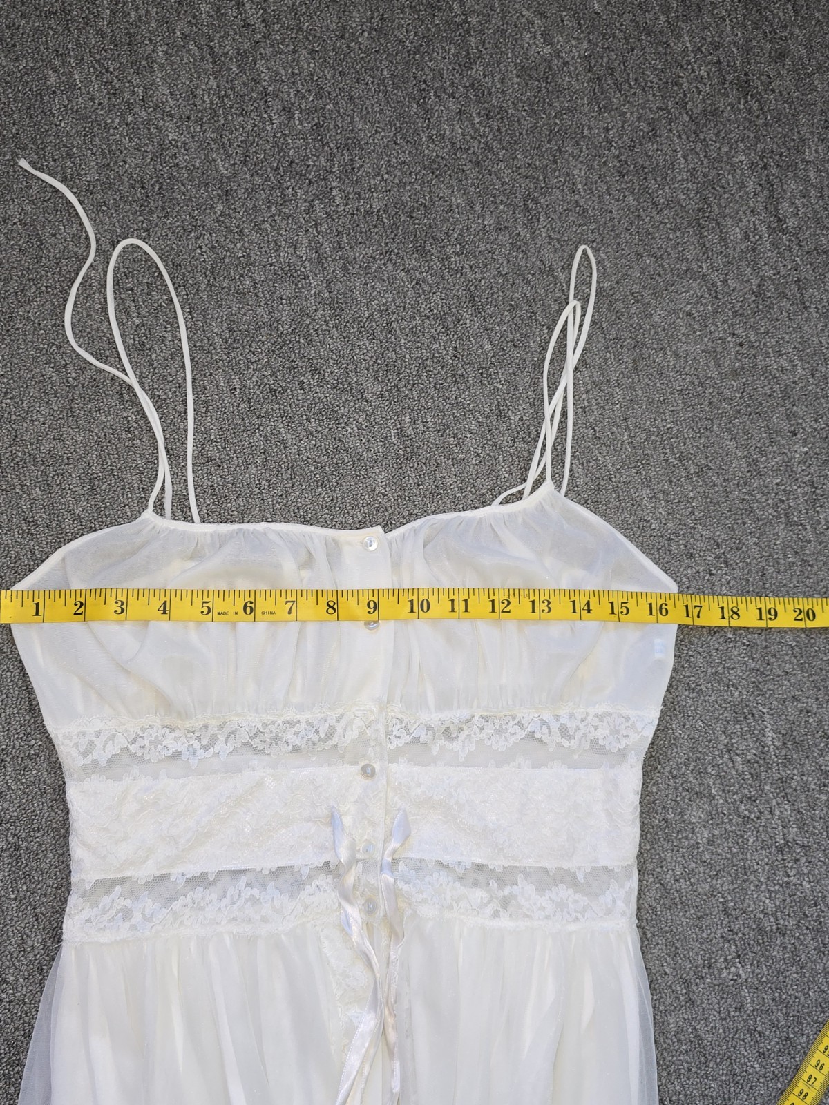 Vtg Eyeful by the Flaums White Nylon Nightgown 34 Sheer Lace Empire Waist READ!