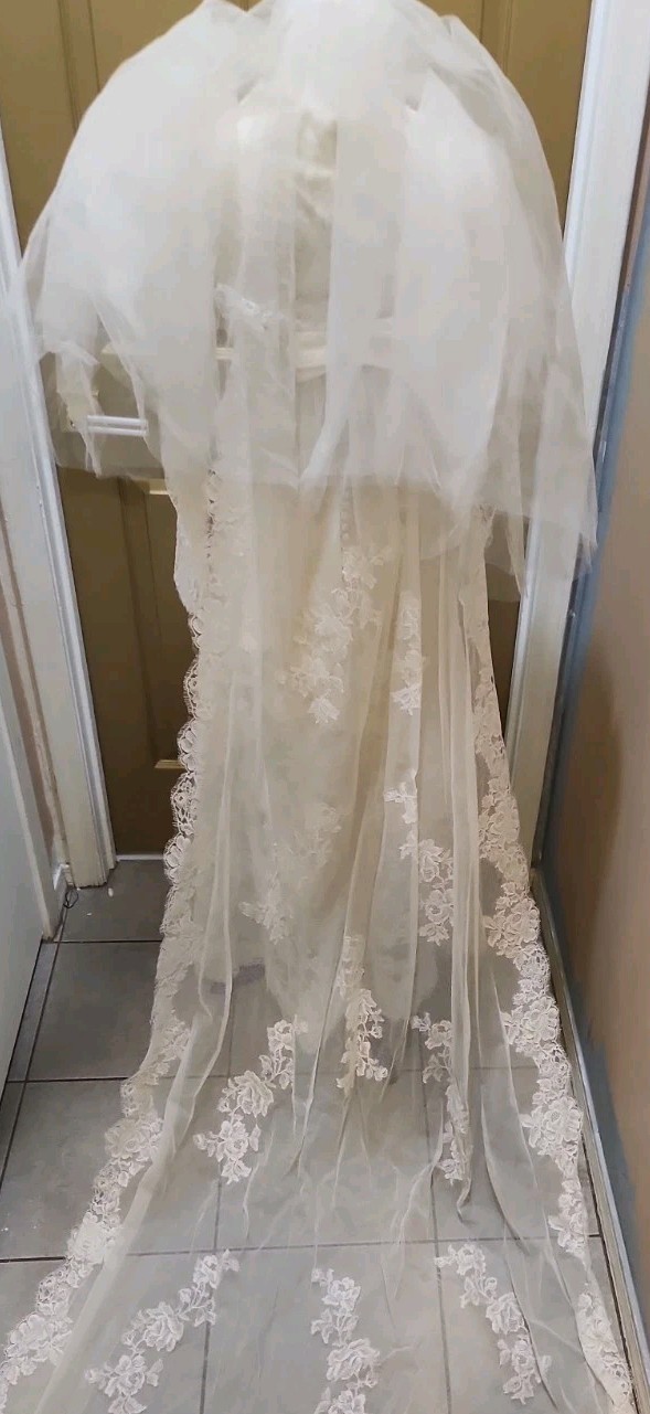 VTG 1960s Alfred Angelo Edythe Vincent Lace Gown Veil Set
