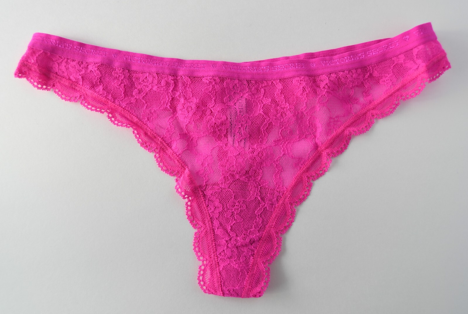 2 VTG Victoria’s Secret 2014-2015 Signature Lace Thong & Bikini Panty Lot SMALL