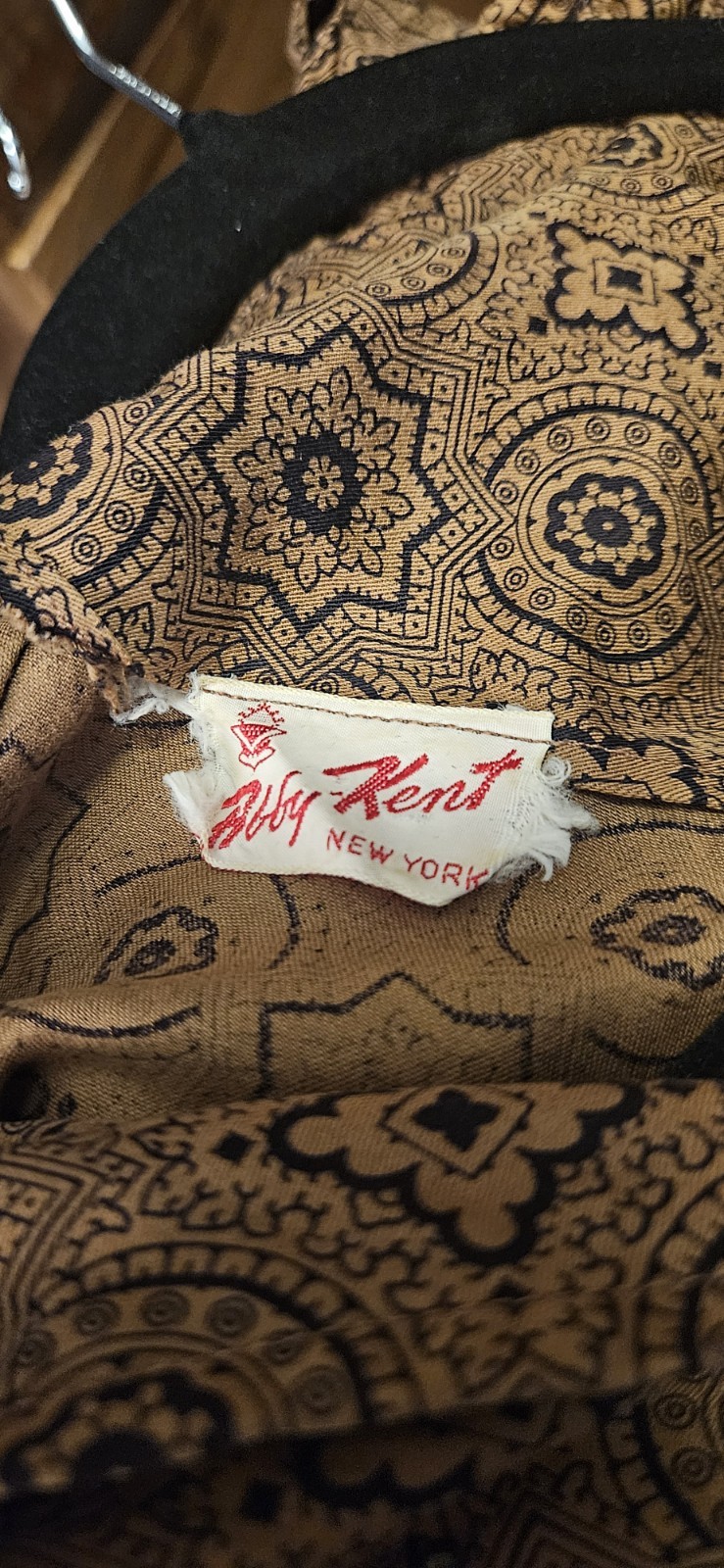 Vintage Brown Patterned Shirtwaist With Embroidery & Pockets
