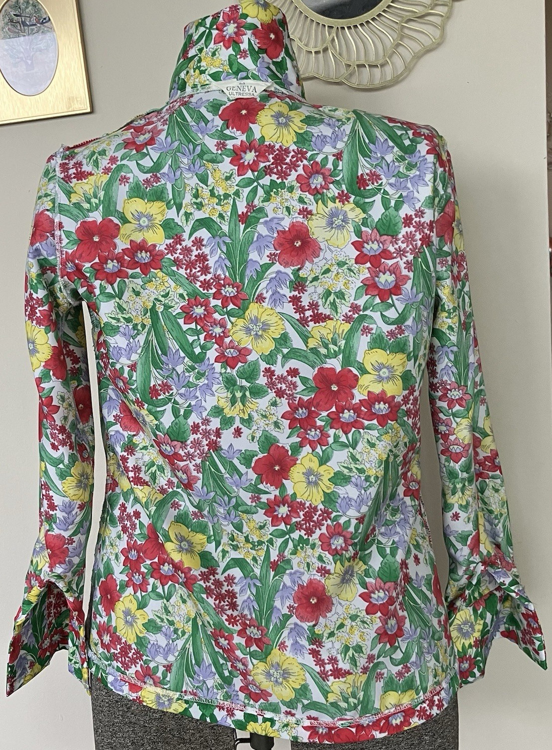 Vintage 60s/70s Mod Floral Button Down Blouse Size Med Women’s Long Sleeve