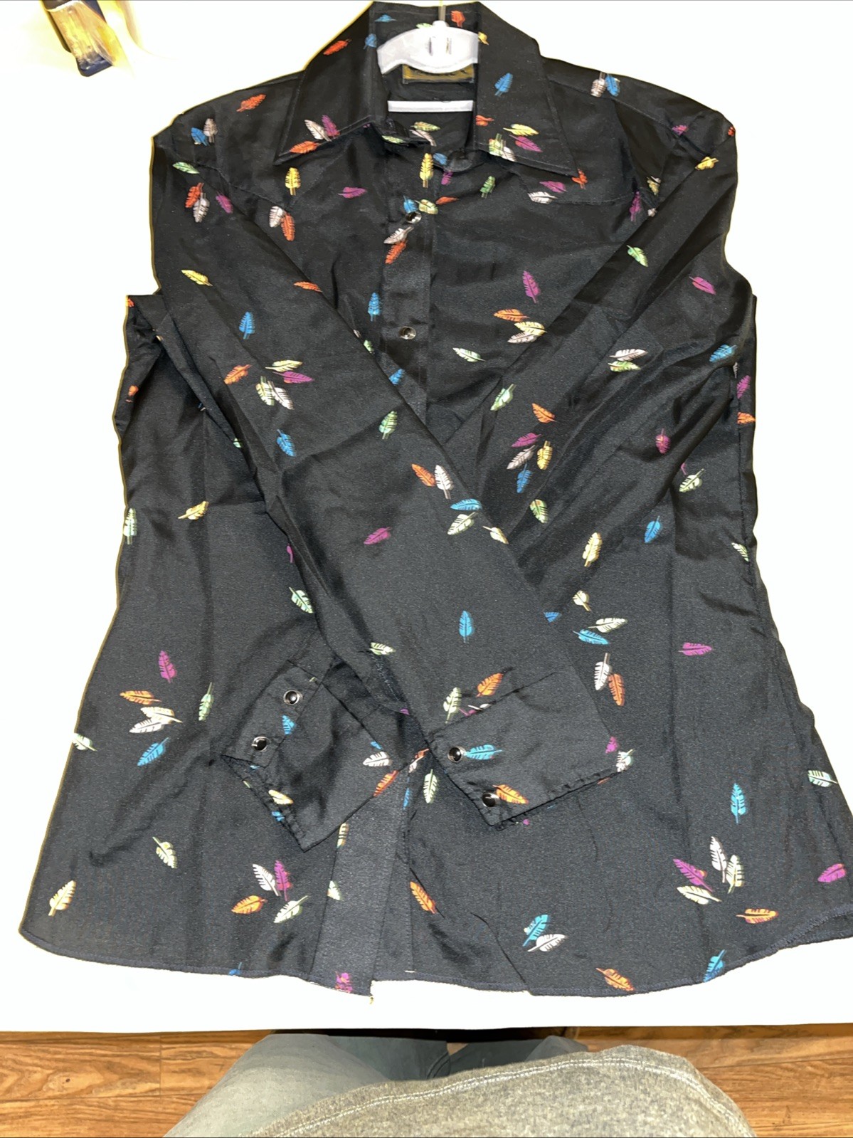Vtg Women’s Tem Tex Pearl Snap Shirt Size 16/38 Black With Feather Design