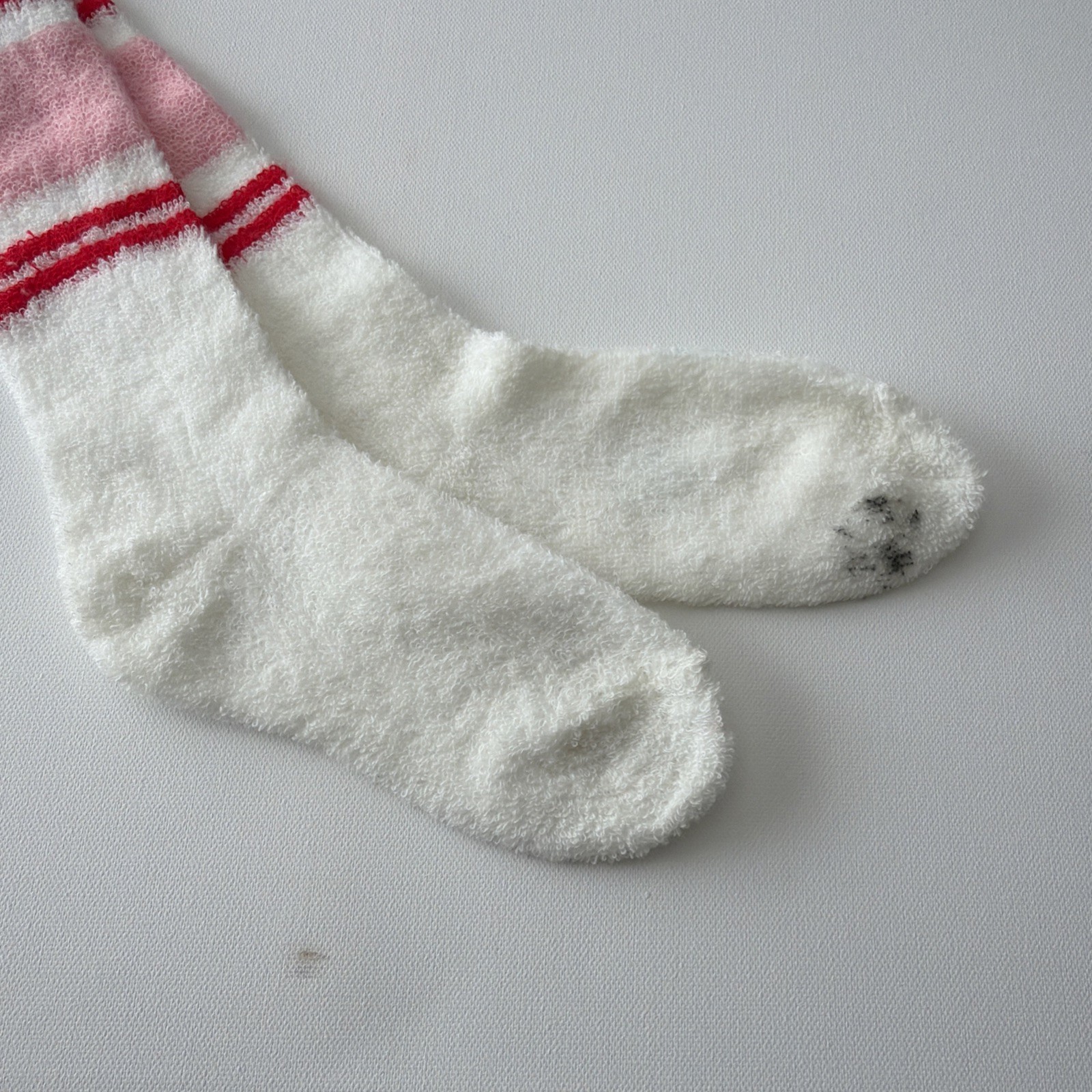 Women’s VTG Socks Crew Over the Calf Pink/Red Striped Acrylic Terry Irreg 8-10.