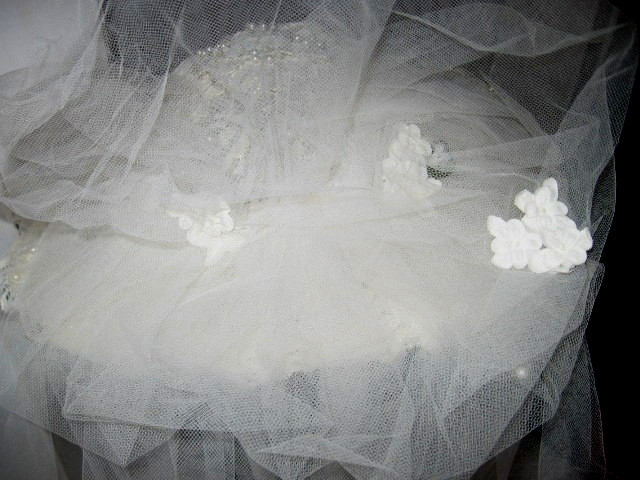 VTG 1980 2pc CREAM GLOSSY SATIN BALL GOWN/LACE-PINK RIBBON FLORAL-9-10-LACE HAT
