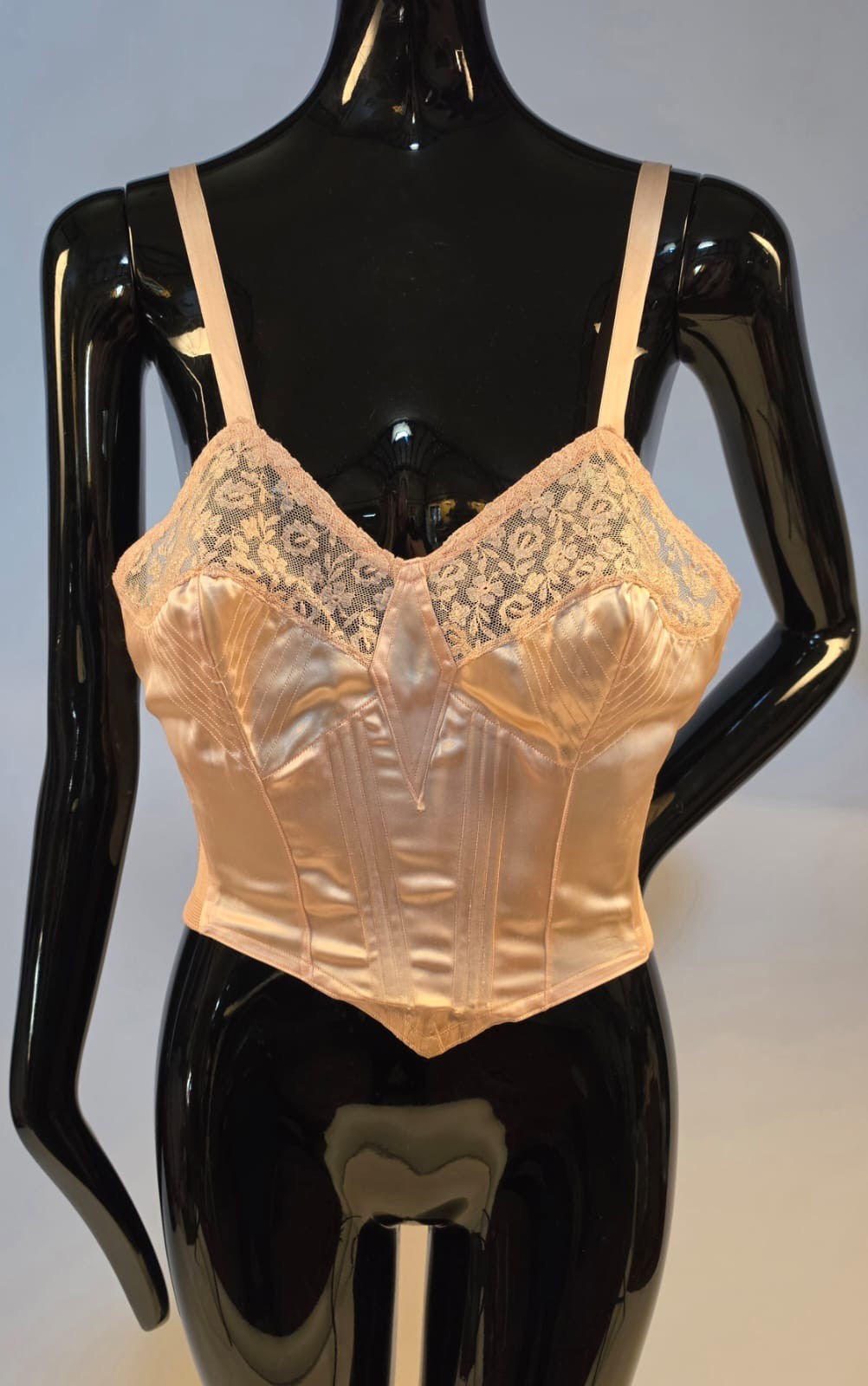 OLD STOCK 1950’S SATIN + LACE BULLET BRA BRASSIERE V FRONT – NEVER WORN