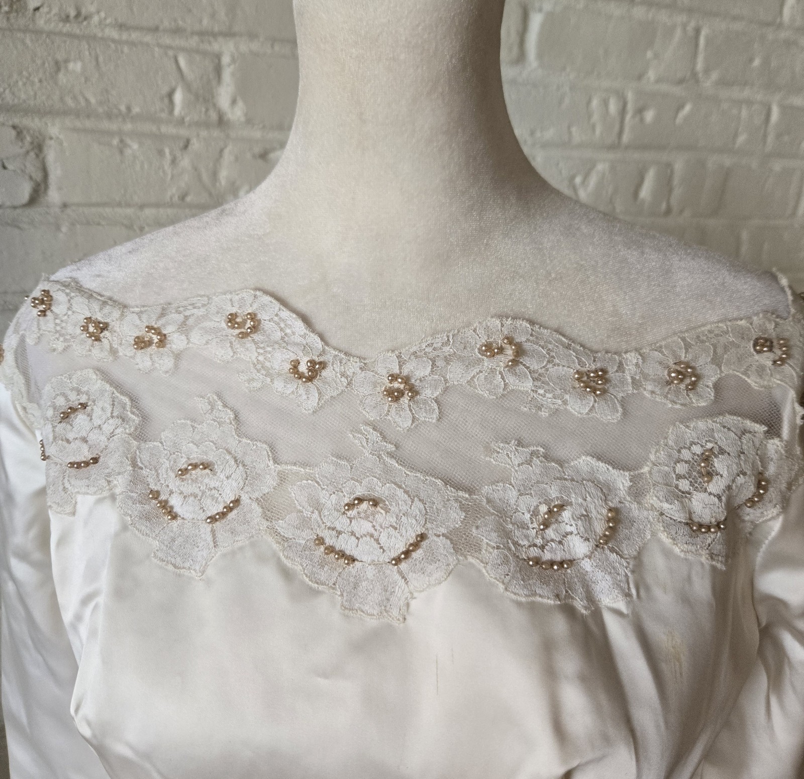Vtg 1950s Romantic Ivory Beaded Lace Applique Wedding Gown, XS/2