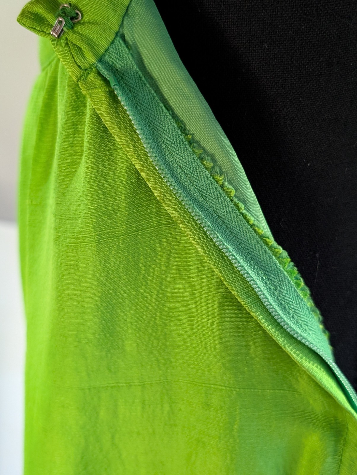Vintage 60s 70s Chartreuse Green Silk Dupioni Pencil Skirt Mod Cocktail S 4 Or 6