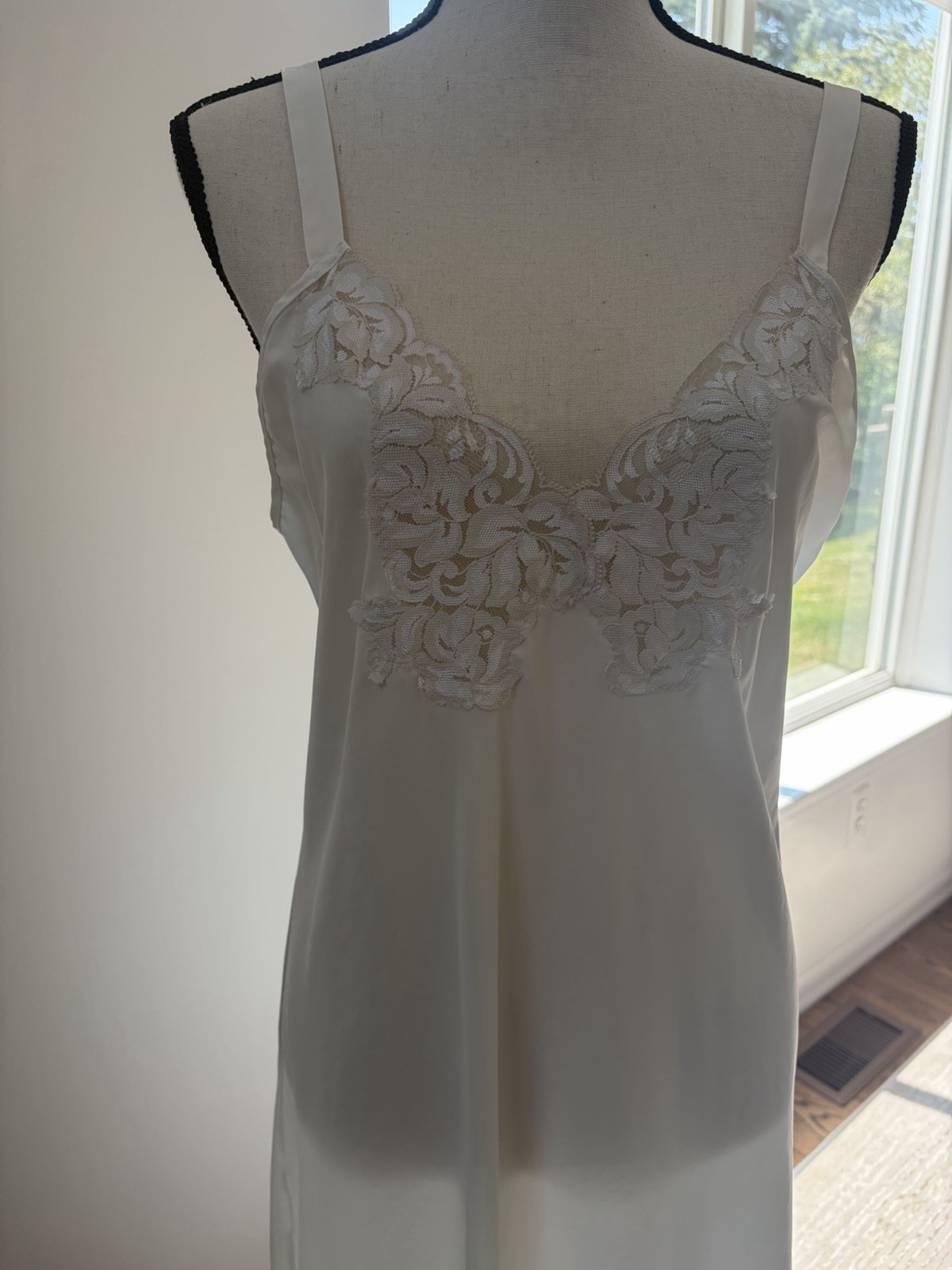 Val Mode Lingerie White Polyester Slip Nightgown M Whimsical Feminine