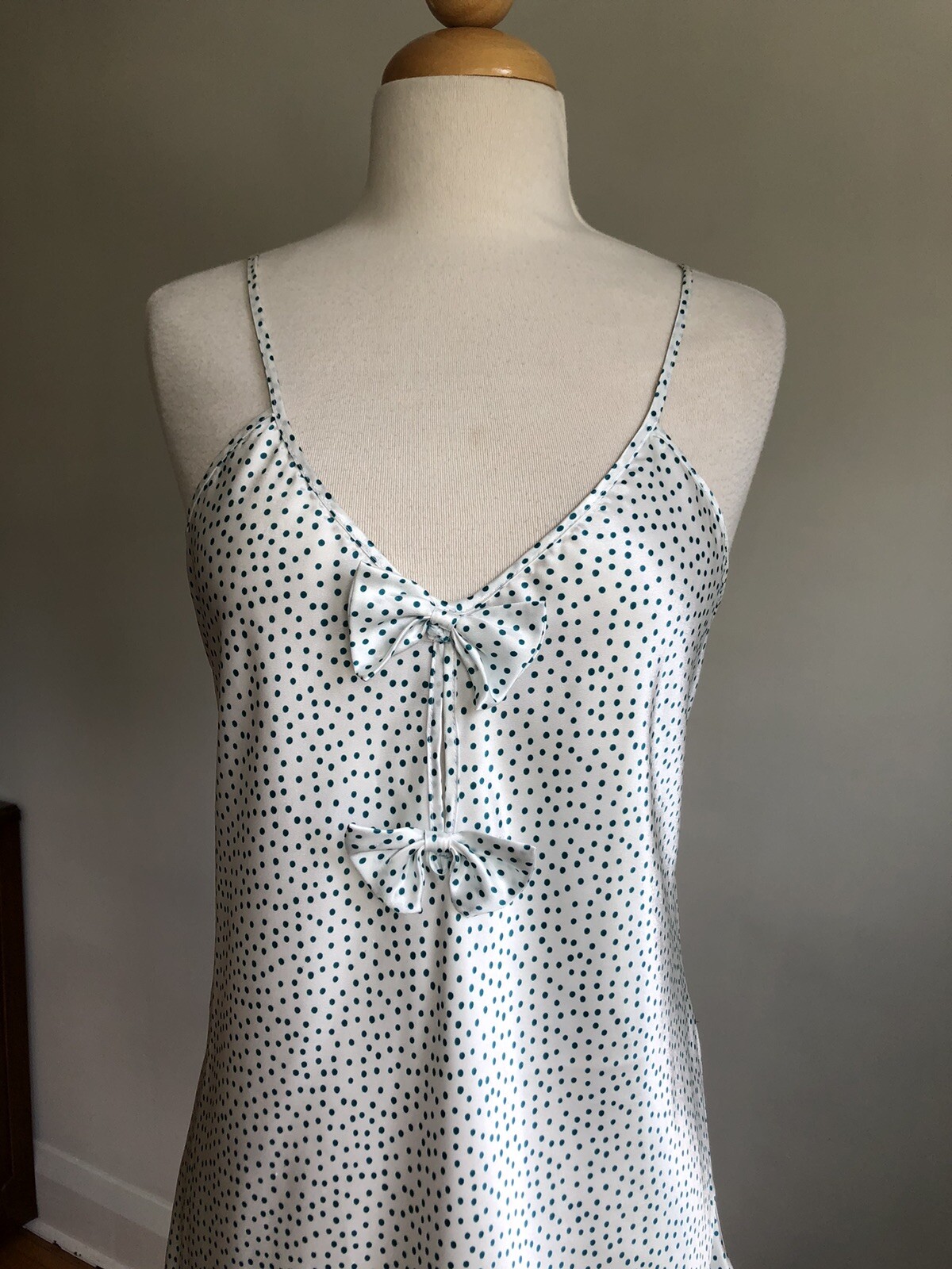 GORGEOUS VTG INTIMATE AFFAIR White Satin Blue Polka Dots Chemise Nightgown SZ S