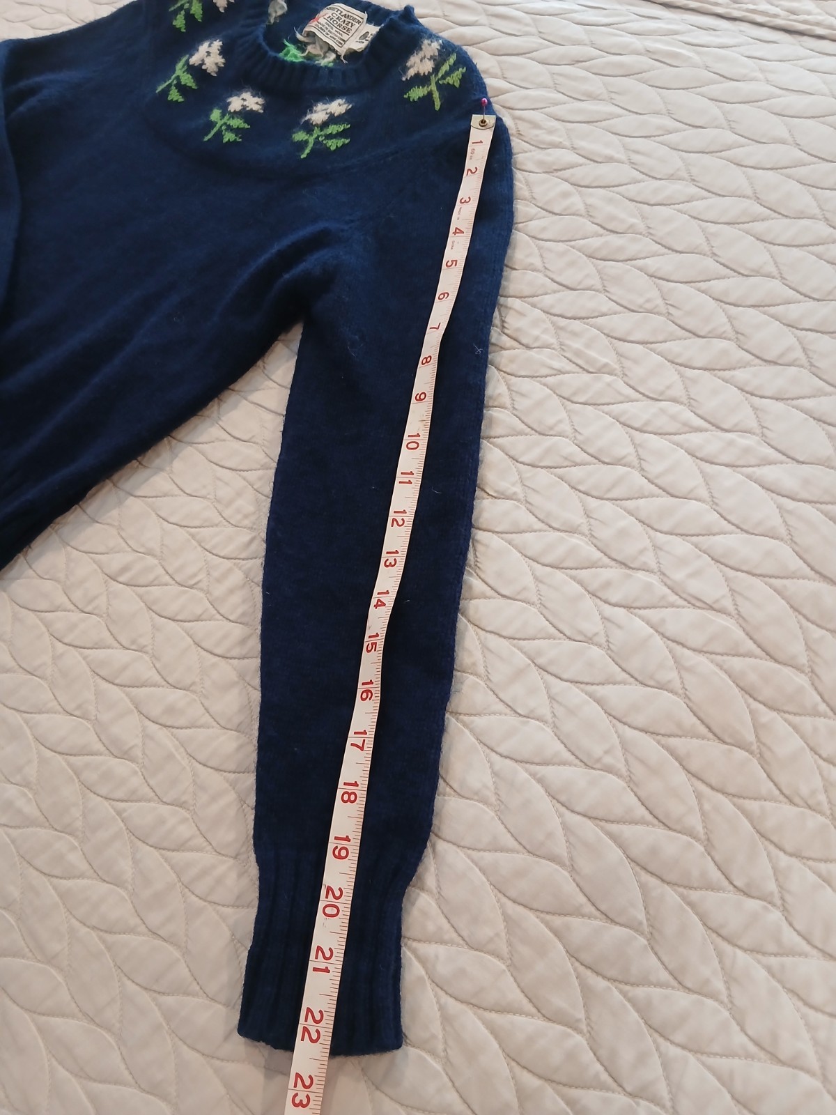 Shetlander Crazy Horse 100% Wool Vintage Sweater with Flowers