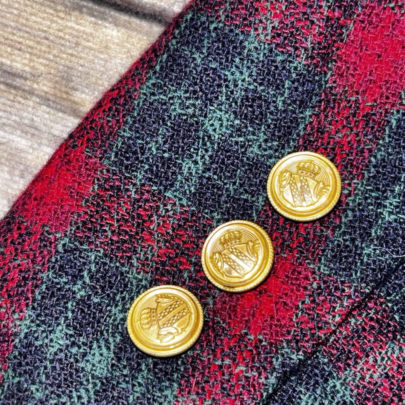 VTG Leslie Fay Wool Blend Plaid Blazer Jacket 6 Petite Red Green Crest Button