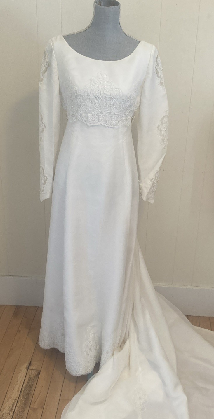 Vintage Custom Handmade Wedding Dress w/ Train & Veil – 1960s