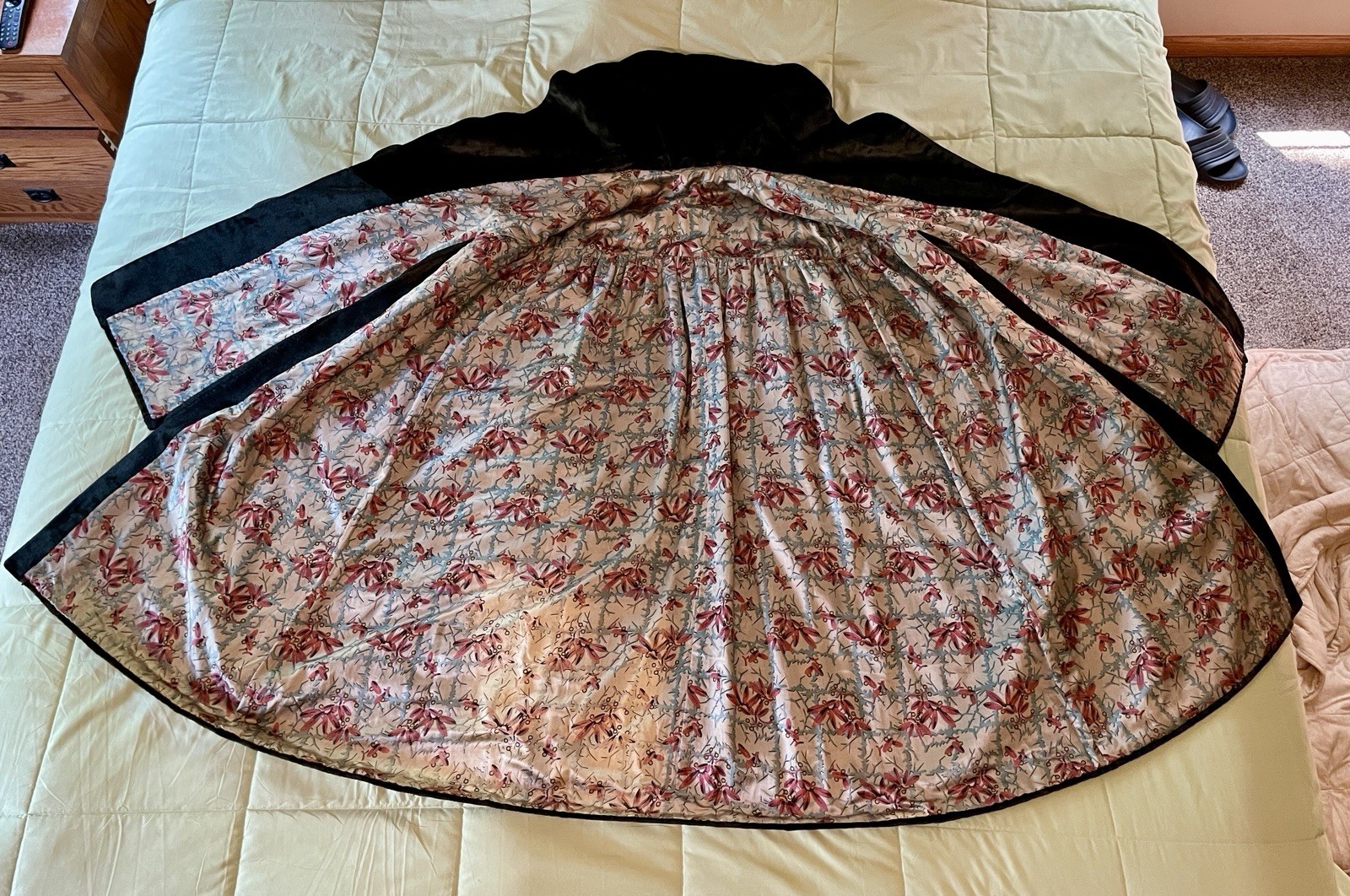 VTG 1930s Velvet Opera Cape Cloak Art Deco Floral Rayon Satin Lining &Belt Black