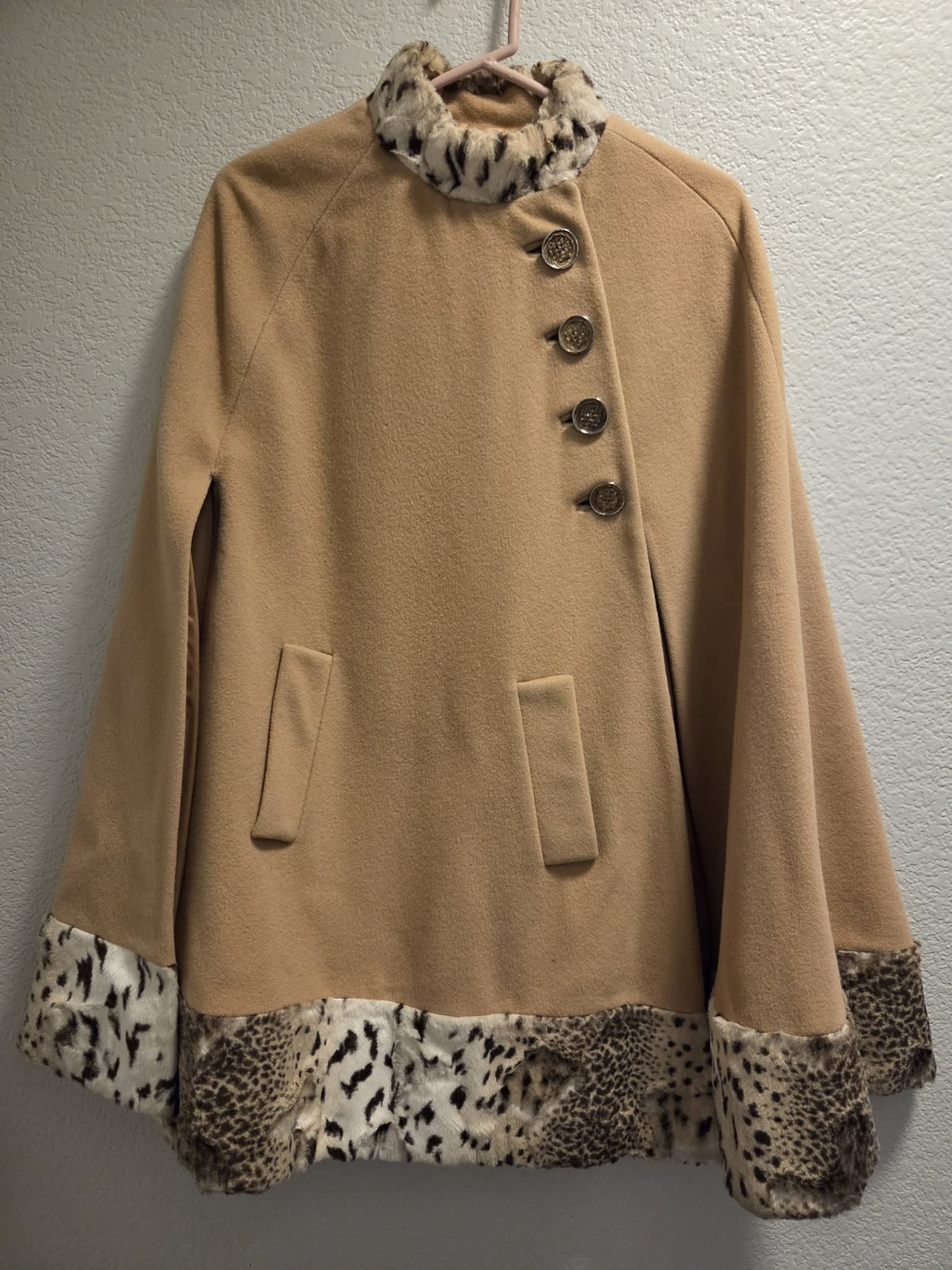 60s/70s Vintage Cape/Poncho Mod Faux Cheetah Trim