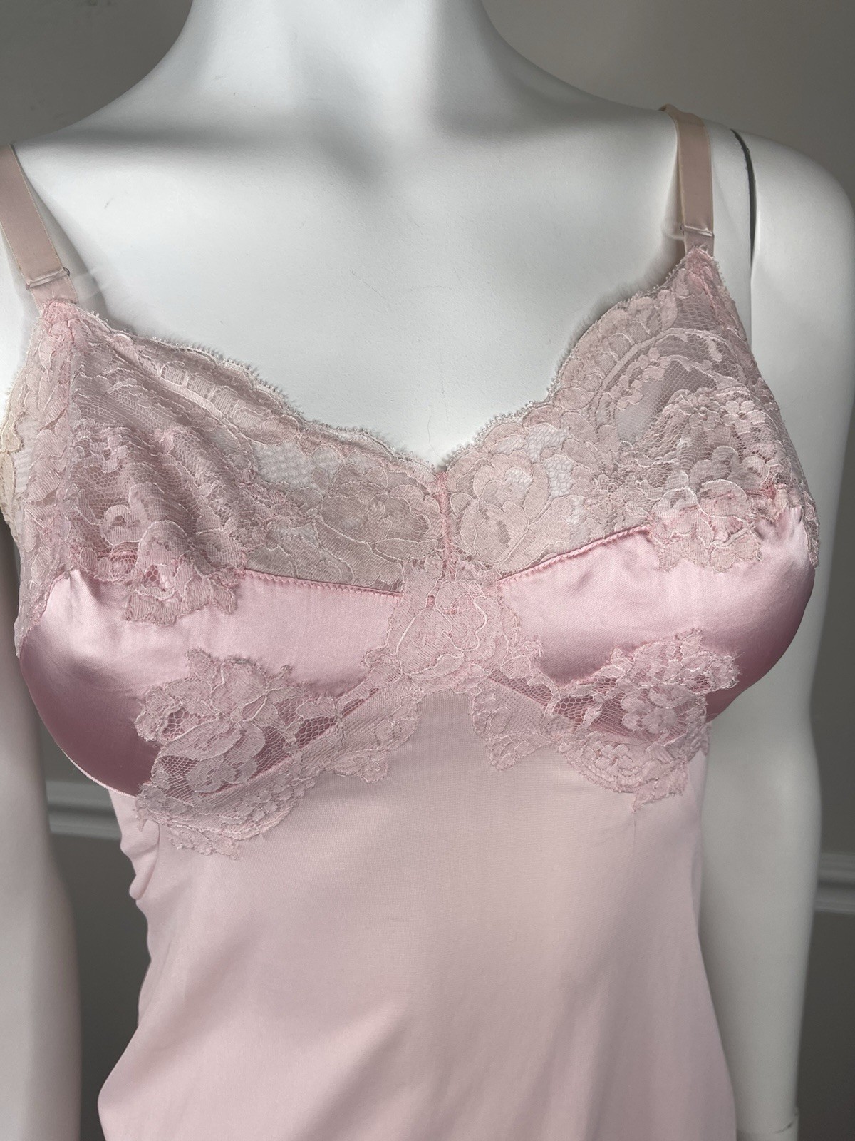 Vtg Gossard Artemis Full Slip Size 32 pink Nylon Lace satin pink Nightgown Dress