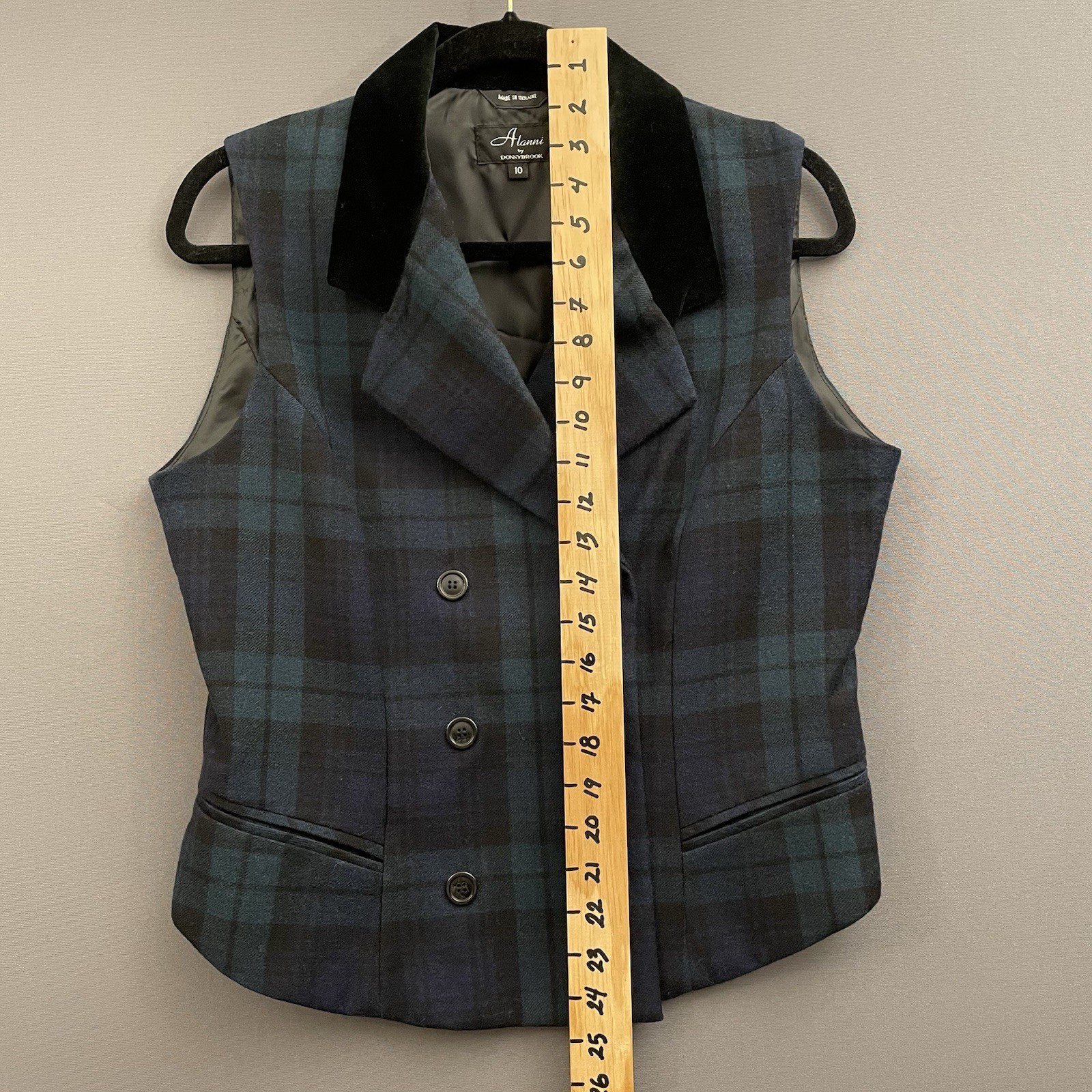 Vtg Alanni by Donnybrook Vest Dbl Breasted Wool Tartan Plaid Black Velvet Collar