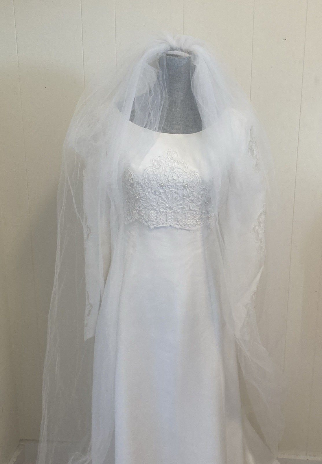 Vintage Custom Handmade Wedding Dress w/ Train & Veil – 1960s