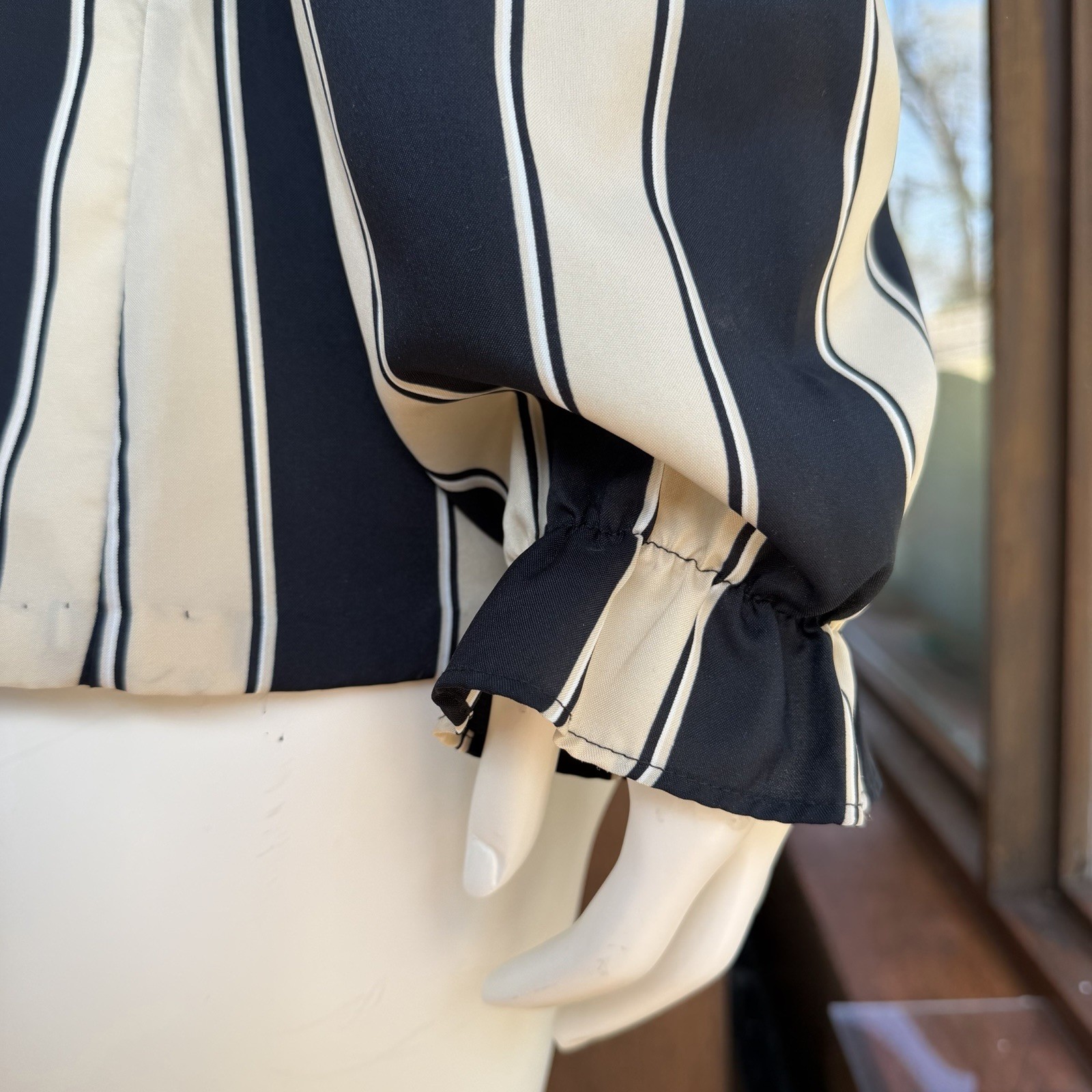 Lucky Winner Cream & Black Stripe Ruffle Button Front Blouse Size Small Vintage