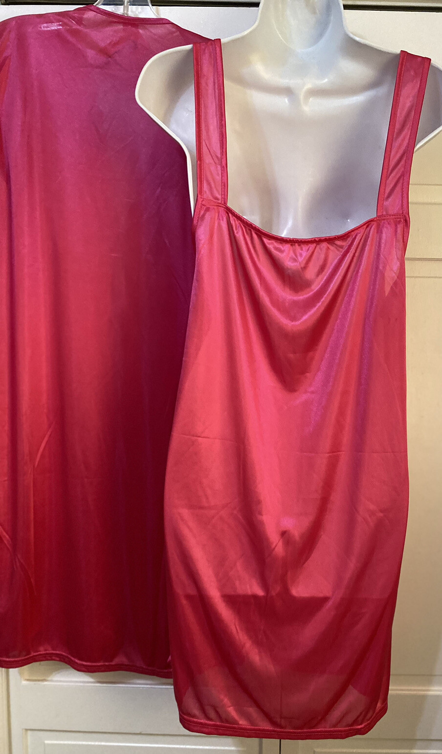 VINTAGE Nine’s Peignoir Set NIGHTGOWN & ROBE Dark Pink Scalloped Trim Medium NOS