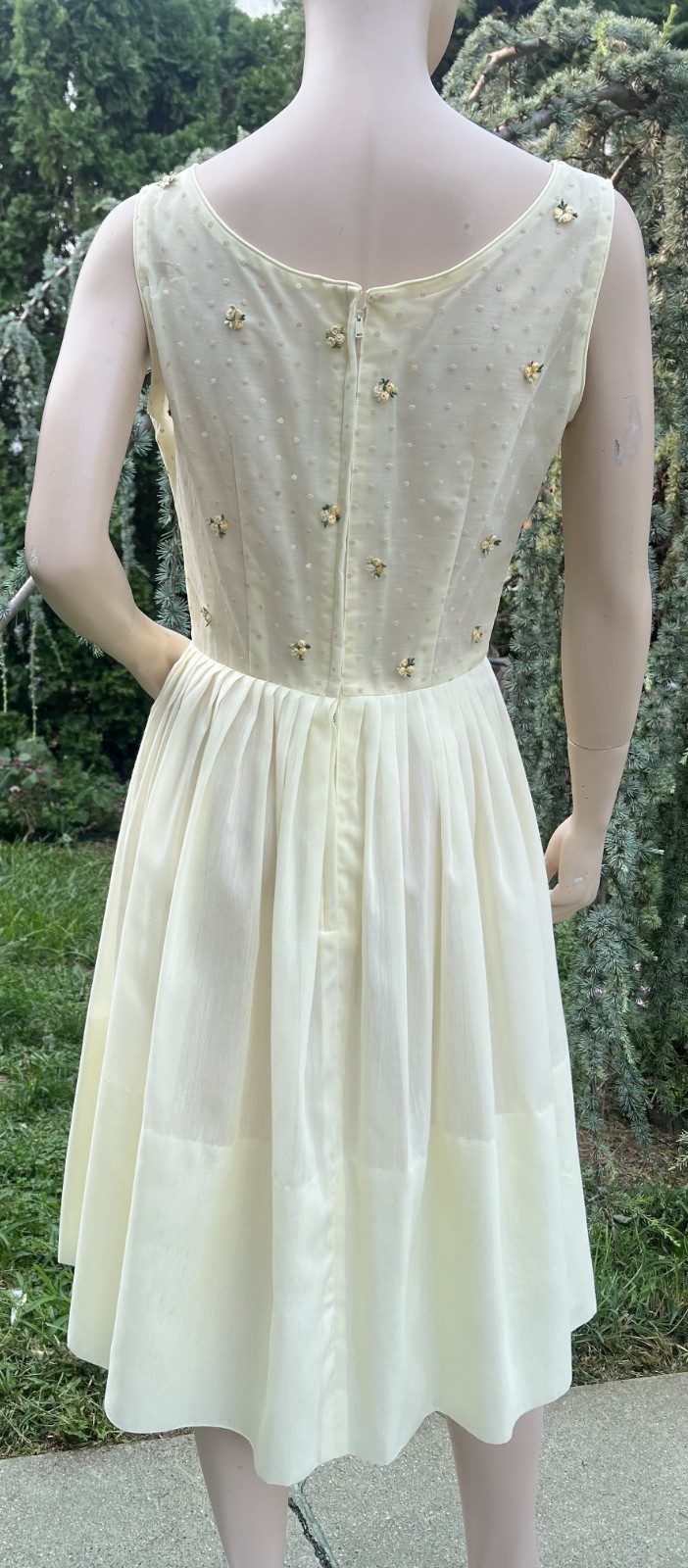 VINTAGE 1950’s L’AIGLON YELLOW COTTON DRESS SHEER NET FLORAL EMBR. BODICE