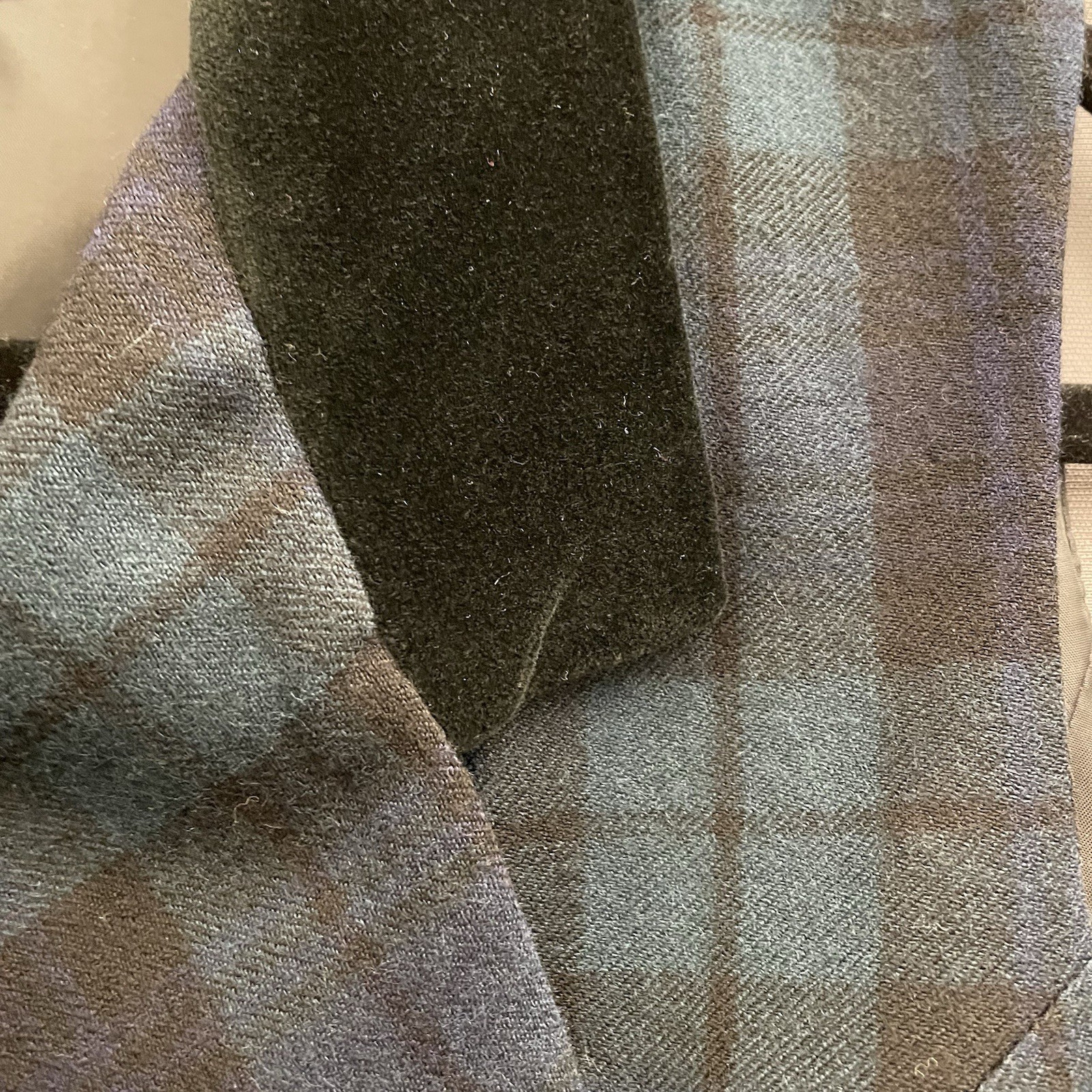 Vtg Alanni by Donnybrook Vest Dbl Breasted Wool Tartan Plaid Black Velvet Collar