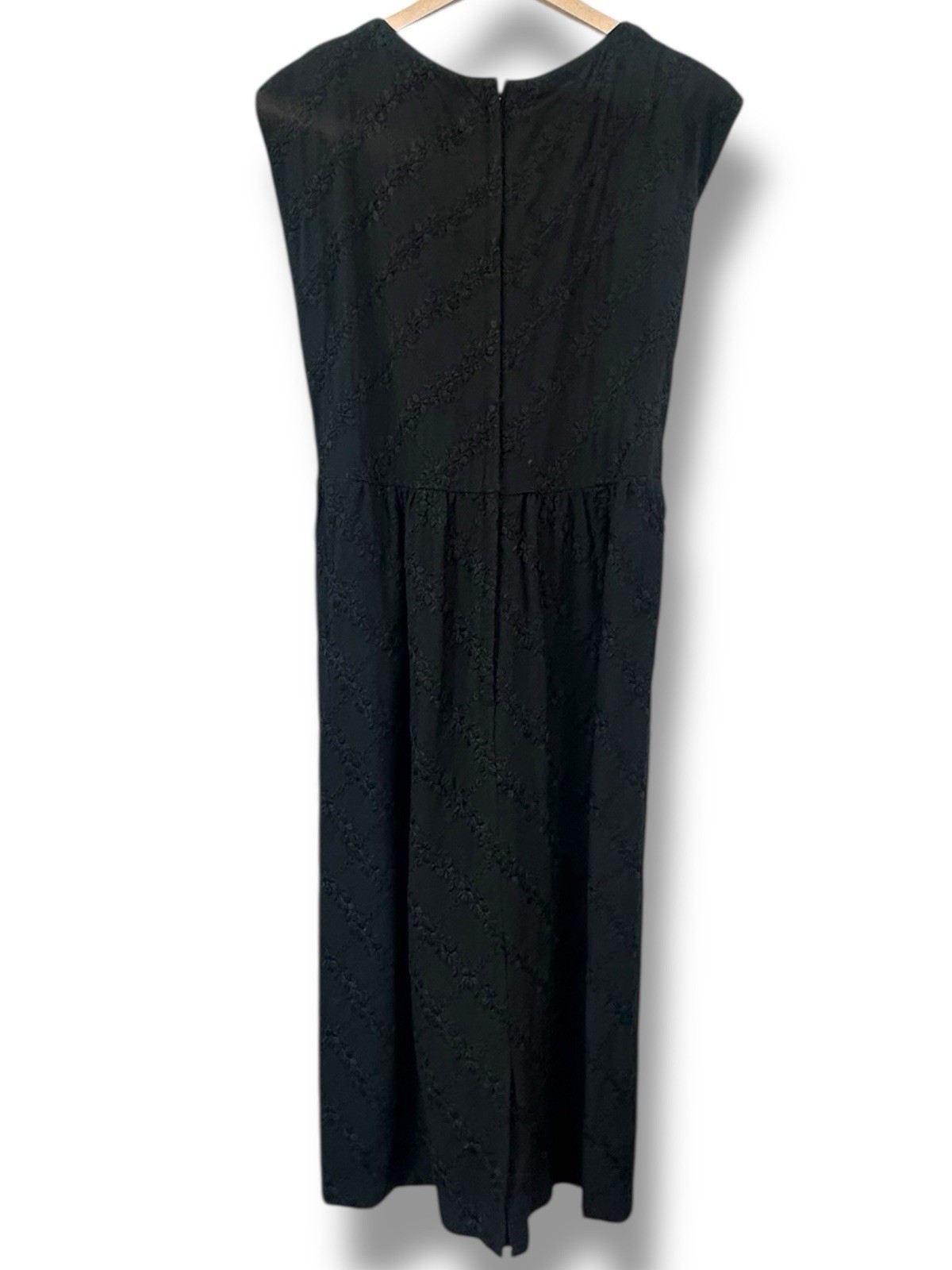 Vintage 50s L’Aiglon Embroidered Black Cocktail Sheath Wiggle Dress LBD 38-32-40