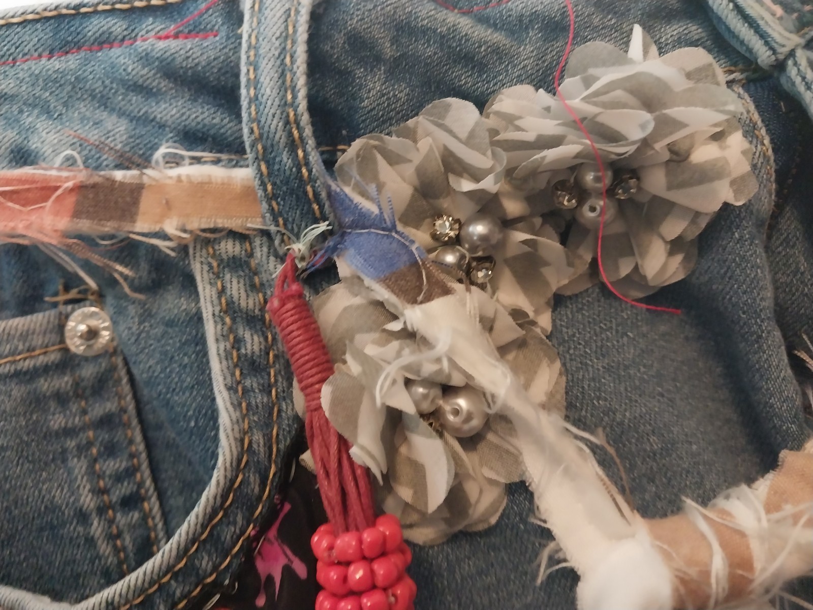 VTG DISTRESSED 812 REDLINE GYPSY EMBRD CROCHET CARE BEAR DENIM HIPPY SHORTS L
