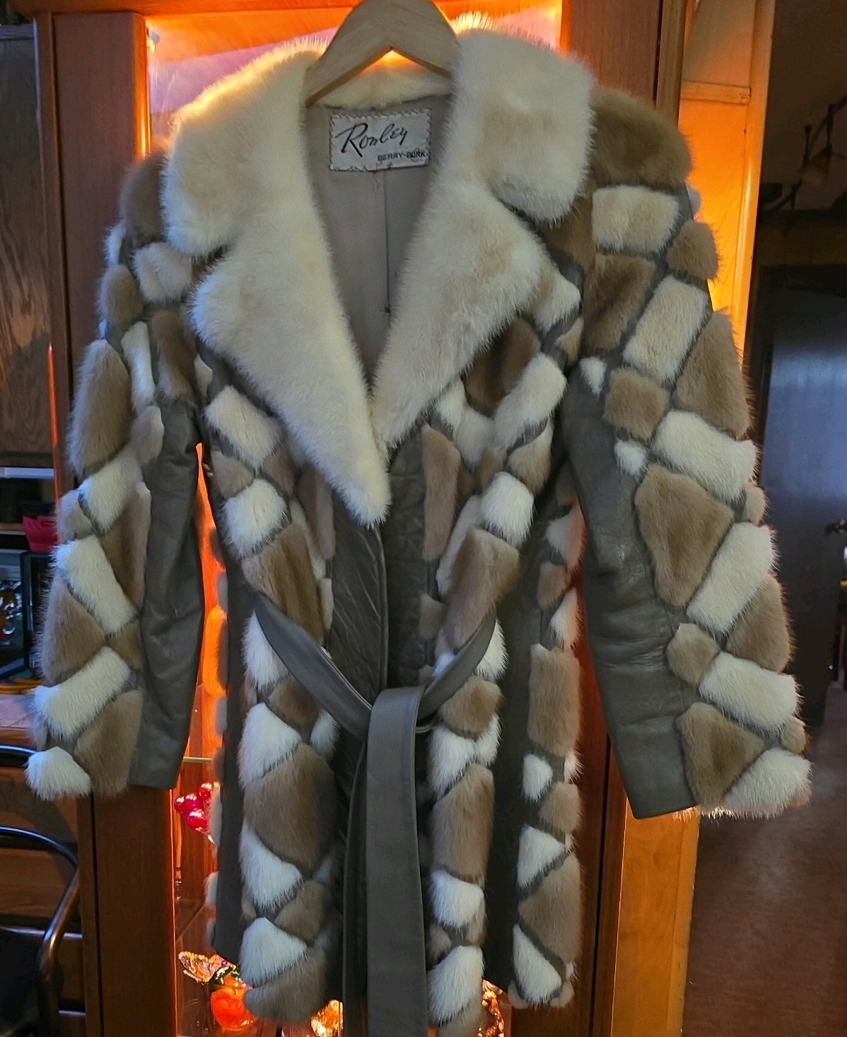 Striking Mink And Leather Stroller With Belt Autum Haze And Cream