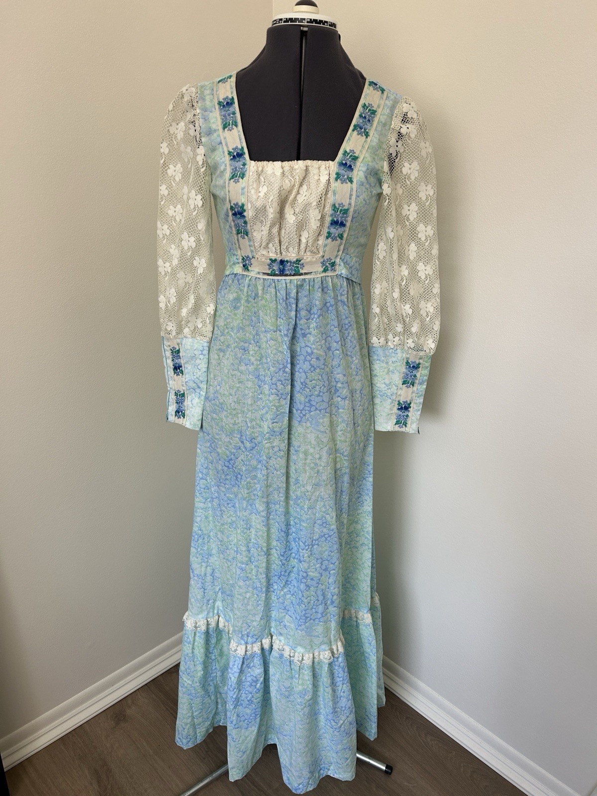 Vintage 60s/70s Vicky Vaughn Embroidered Lace Prarie Renaissance Dress