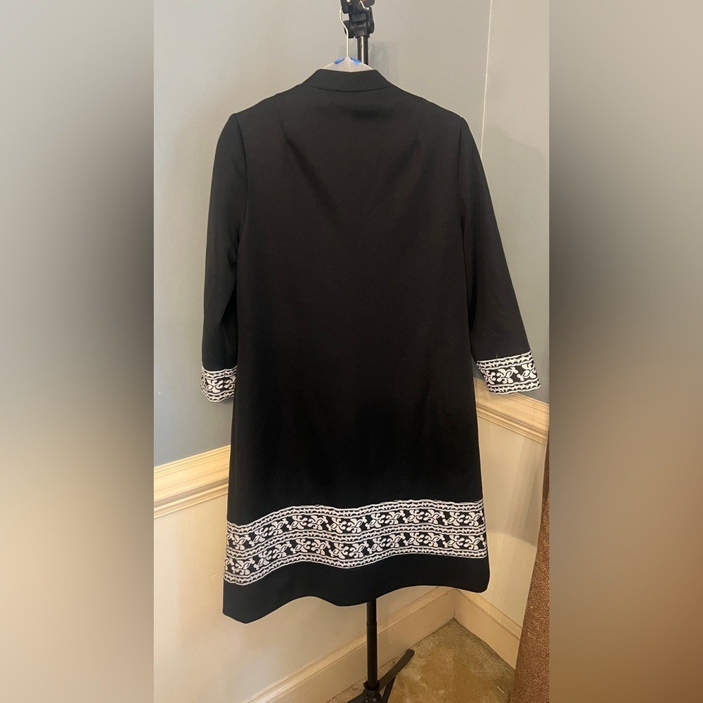 Leslie Pomer vintage Elegant Black Women’s Coat with Intricate Trim