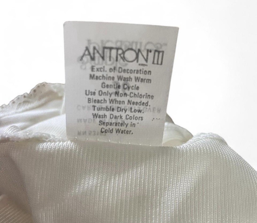 Vintage 1980s Simple Pleasures Ivory Lace V Neck Slip 36 Antron III
