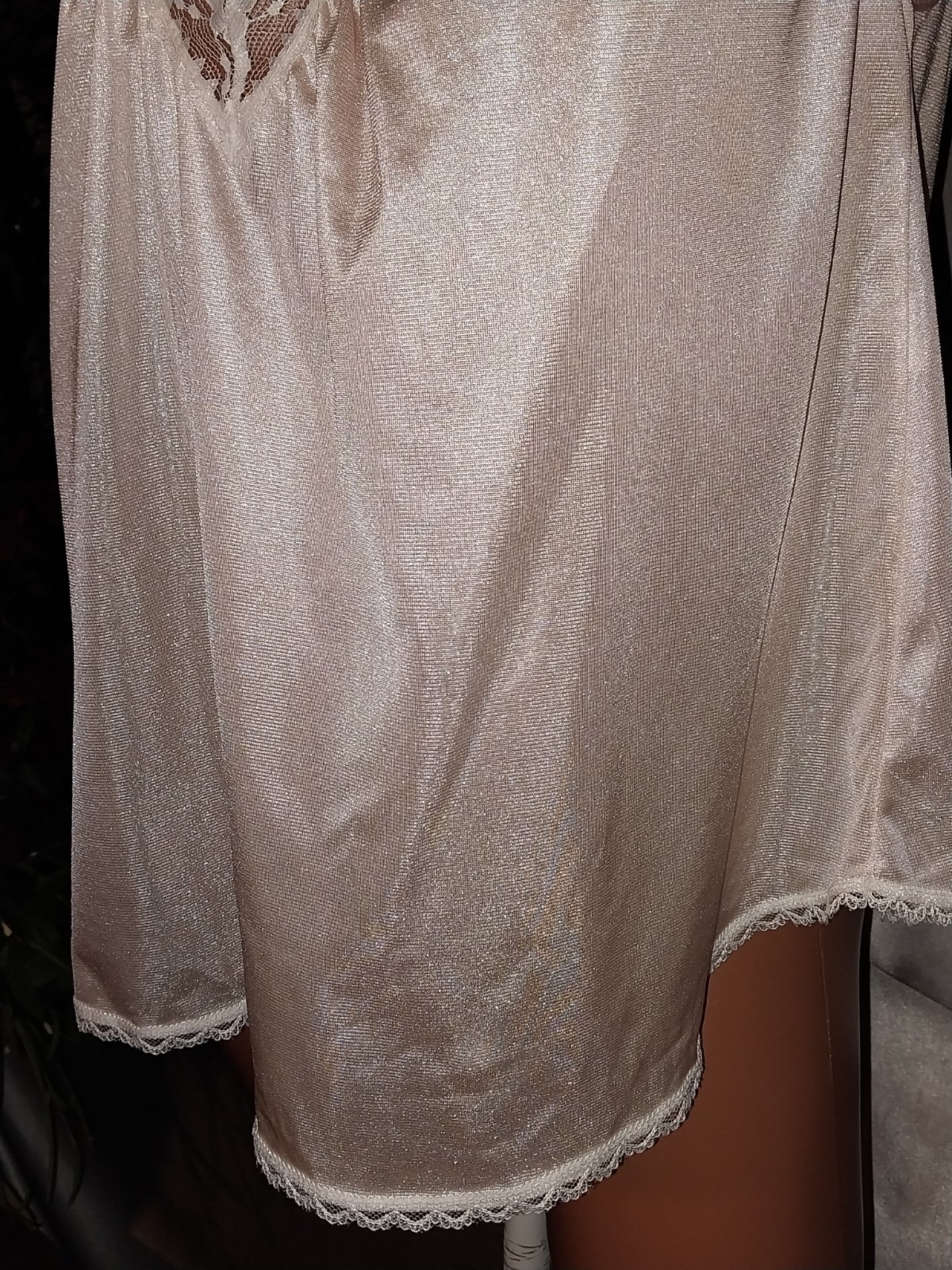 VTG SILKY NYLON PINK APLQ PEARLS LACE NIGHTIE PJS TOP LINGERIE 38/40″ NOS