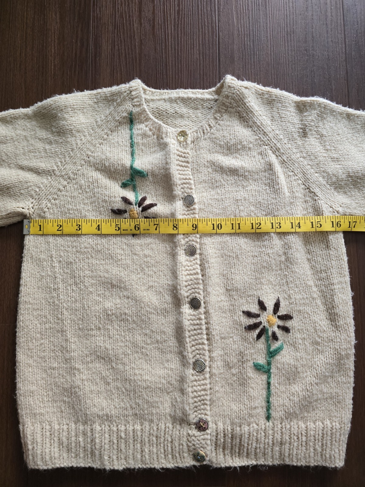Vintage 60s 70s Cream Knitted Flower Sweater. Womens XS. Boho Hippie Cottagecore