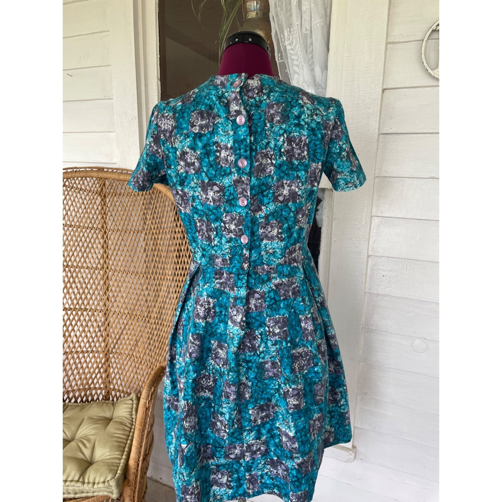 Vintage 1950s Polished Cotton Floral Pleated Shortsleeve Dress Small