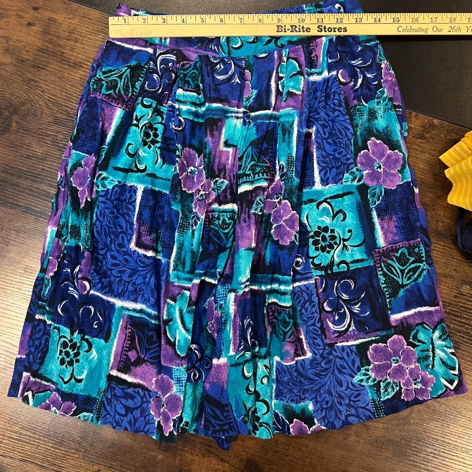 Jessica Scott Vintage 90s Abstract Floral High Waisted Pleated Shorts Purple